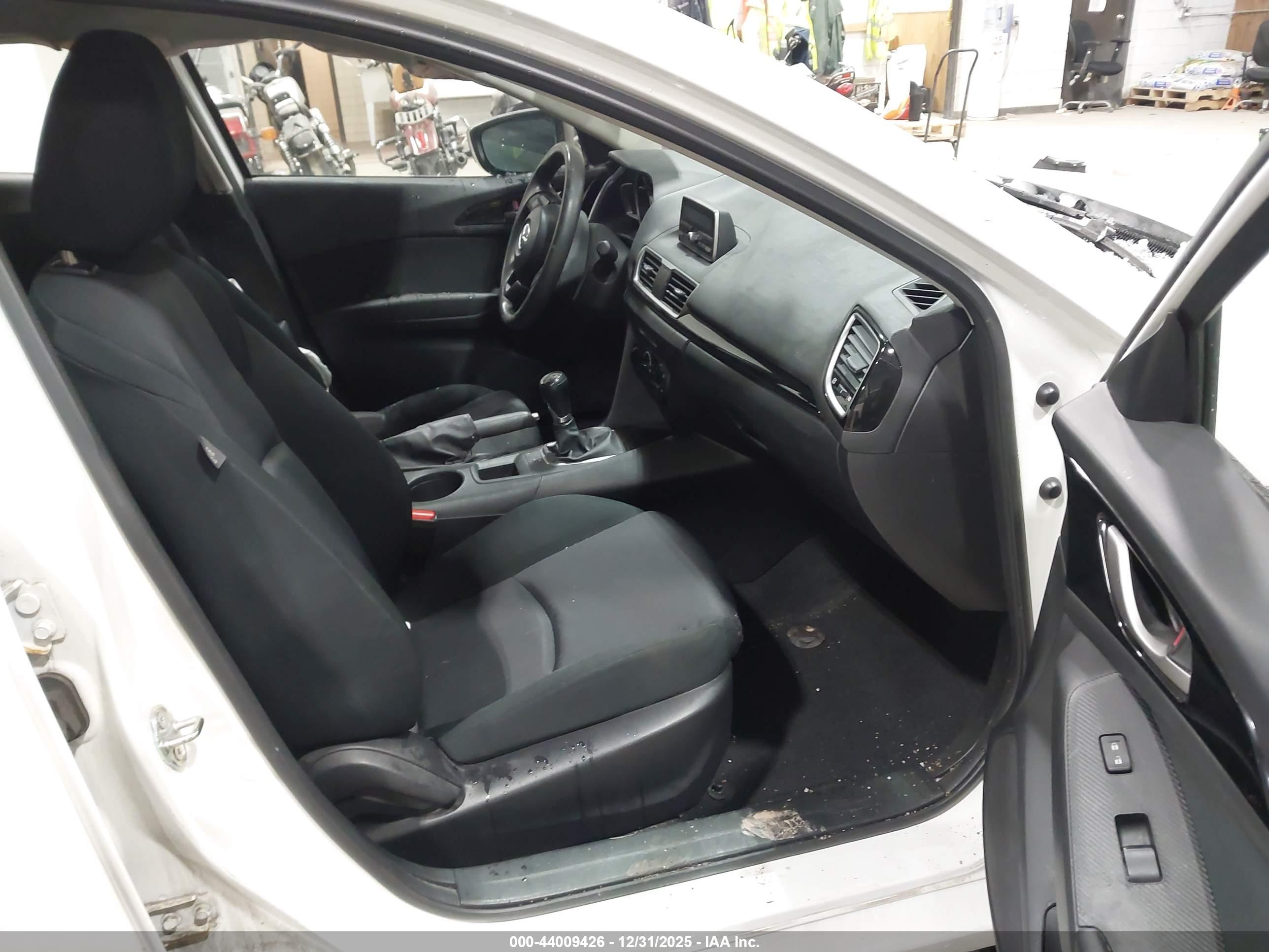 MAZDA MAZDA3 image 5