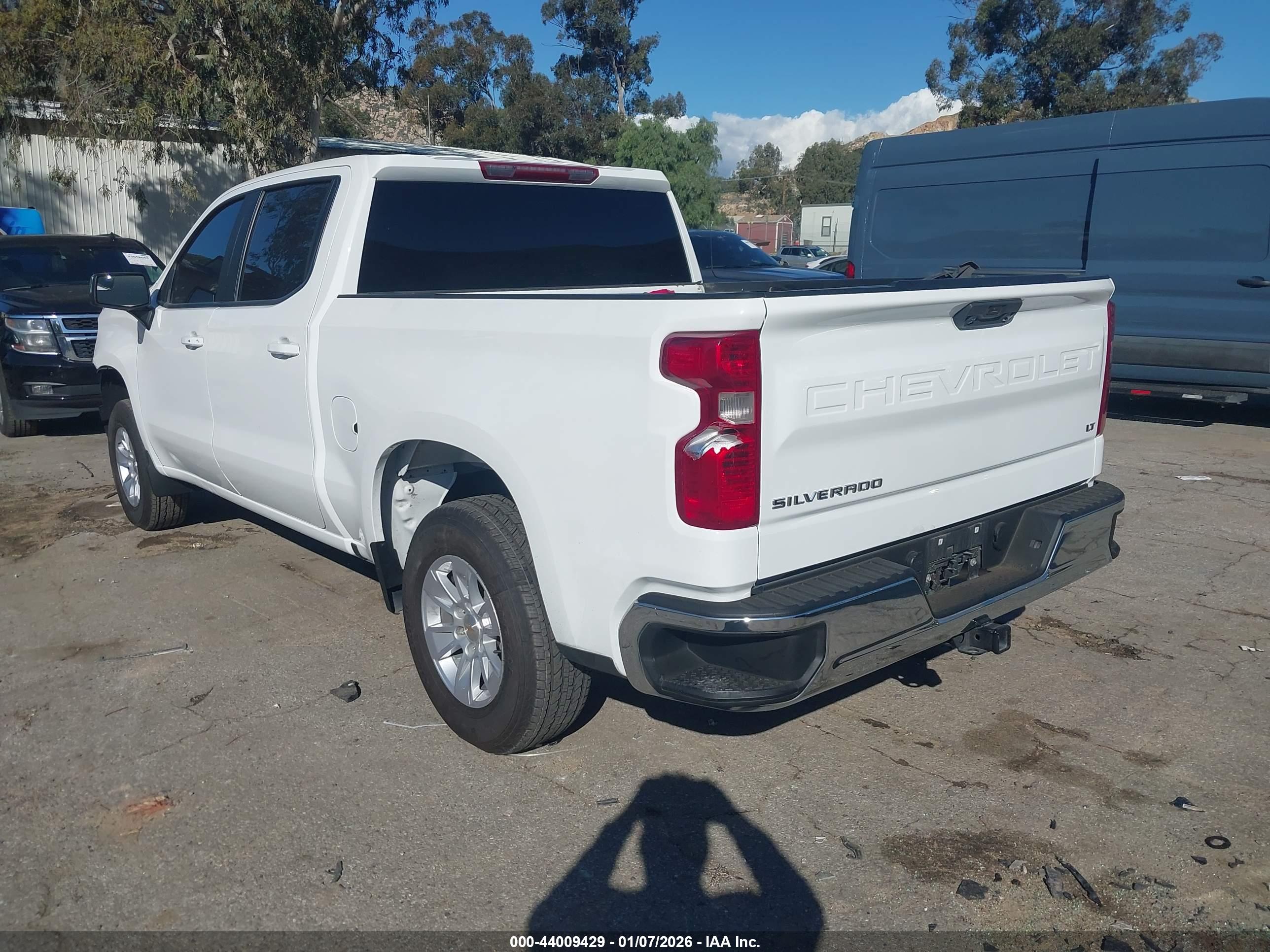 CHEVROLET SILVERADO image 3