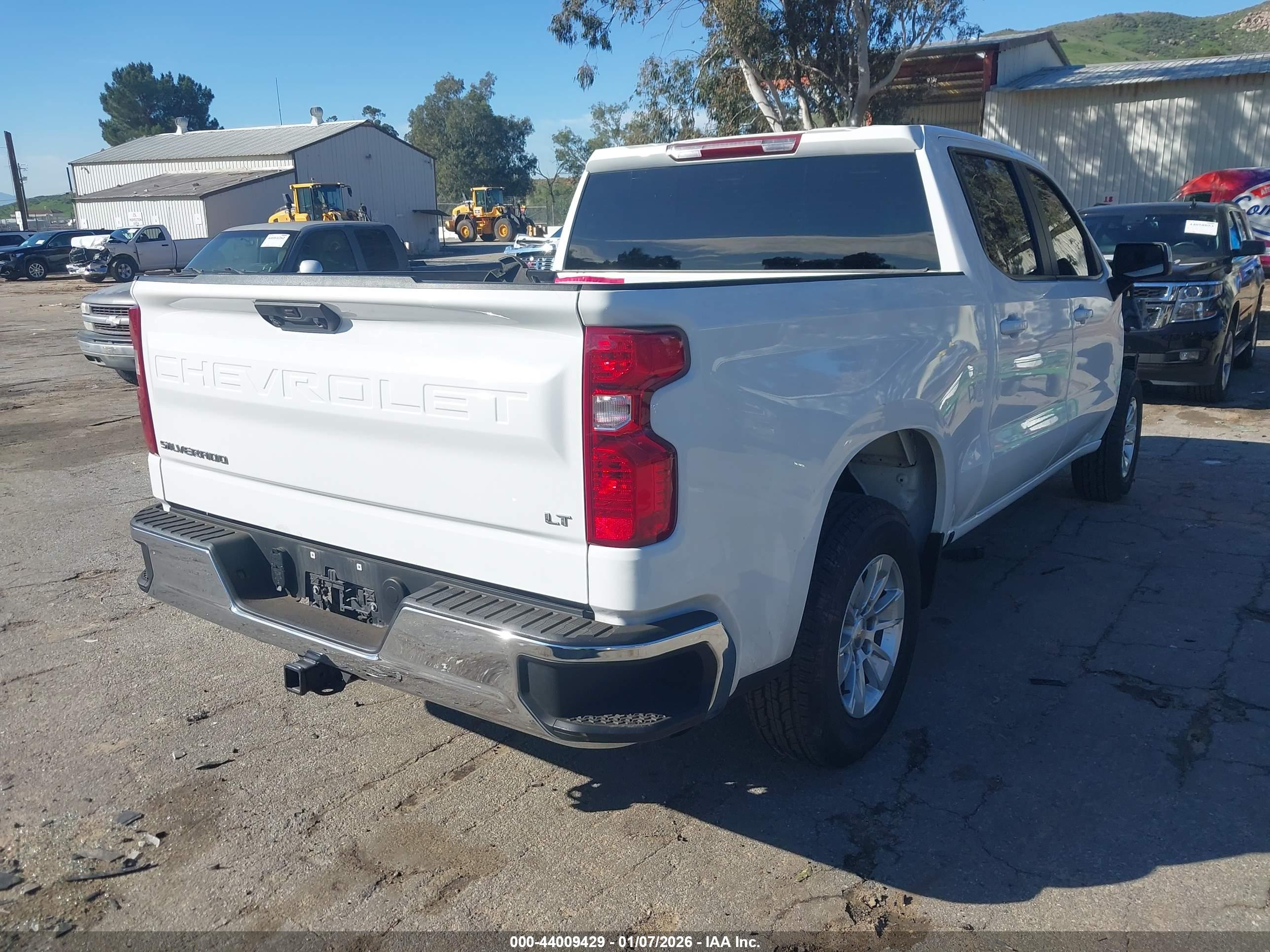 CHEVROLET SILVERADO image 4