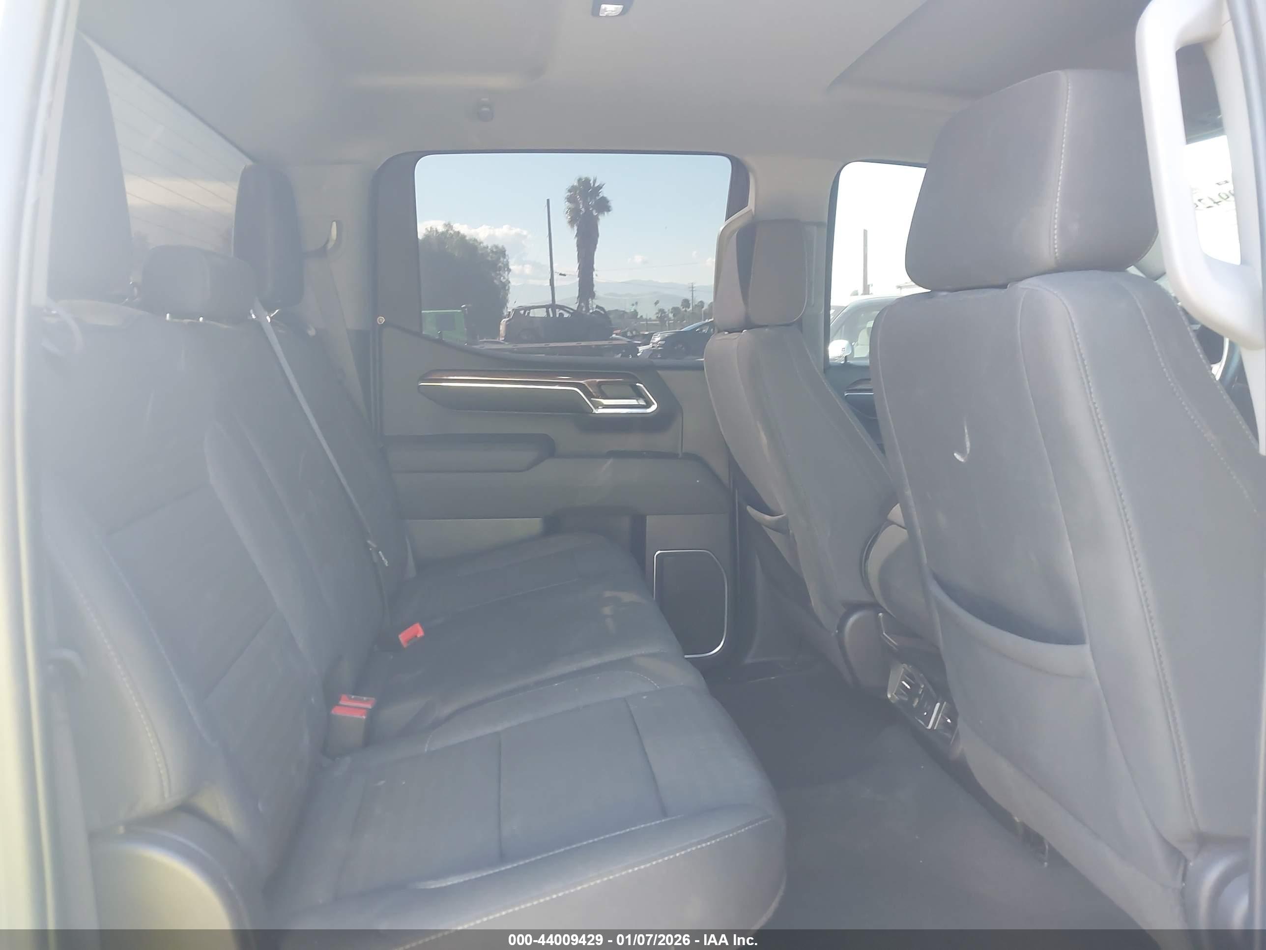 CHEVROLET SILVERADO image 8