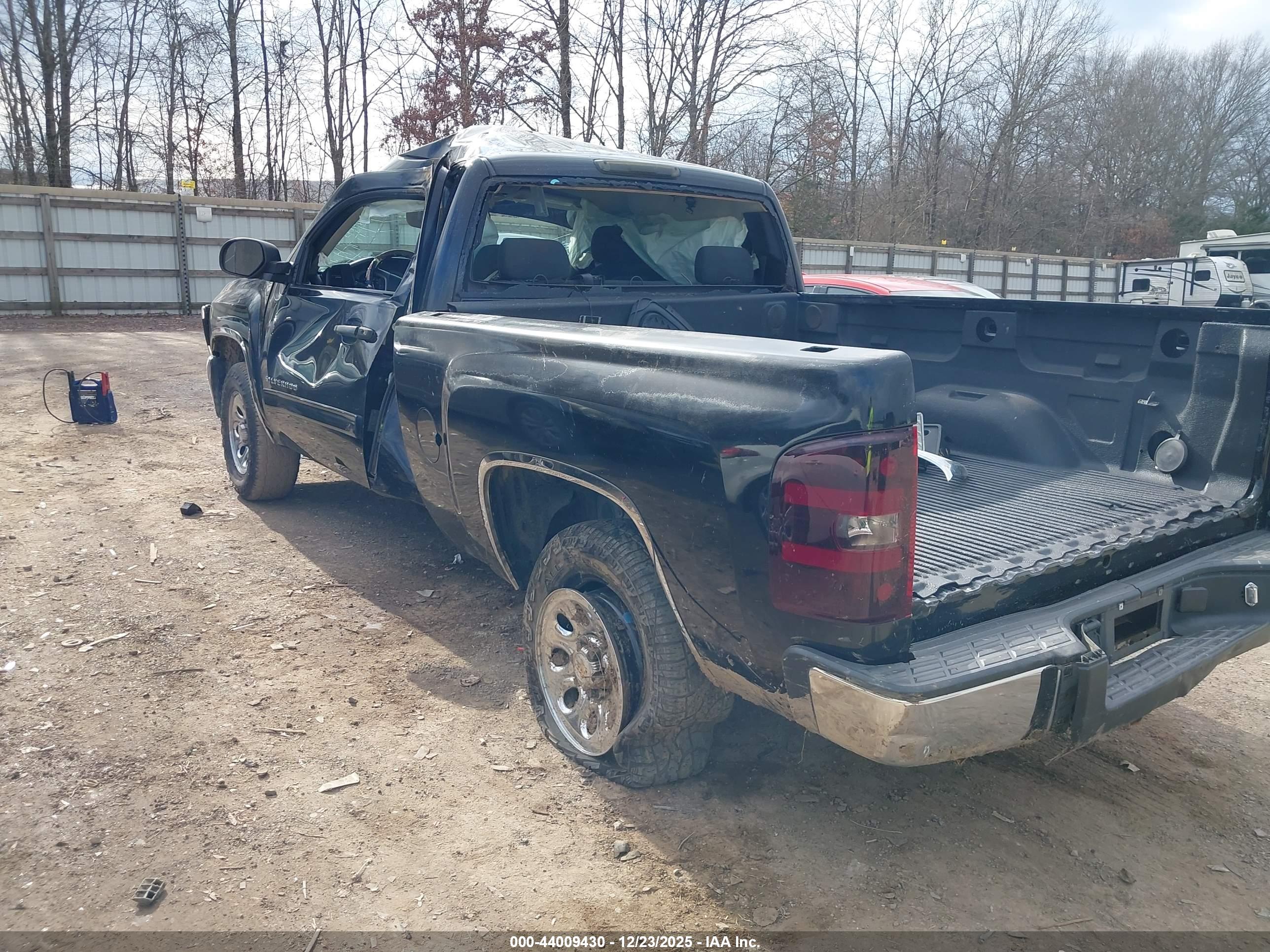 CHEVROLET SILVERADO image 3