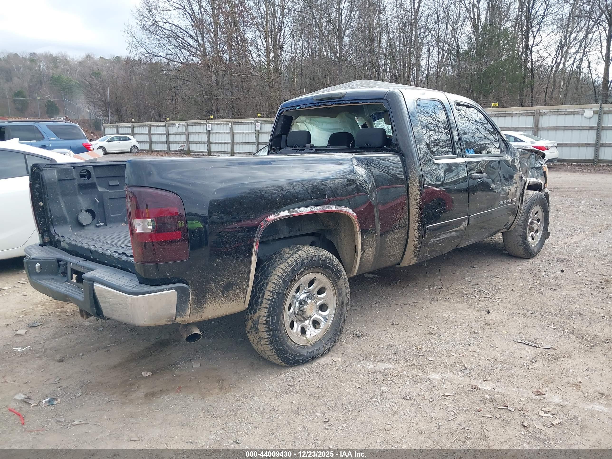 CHEVROLET SILVERADO image 4