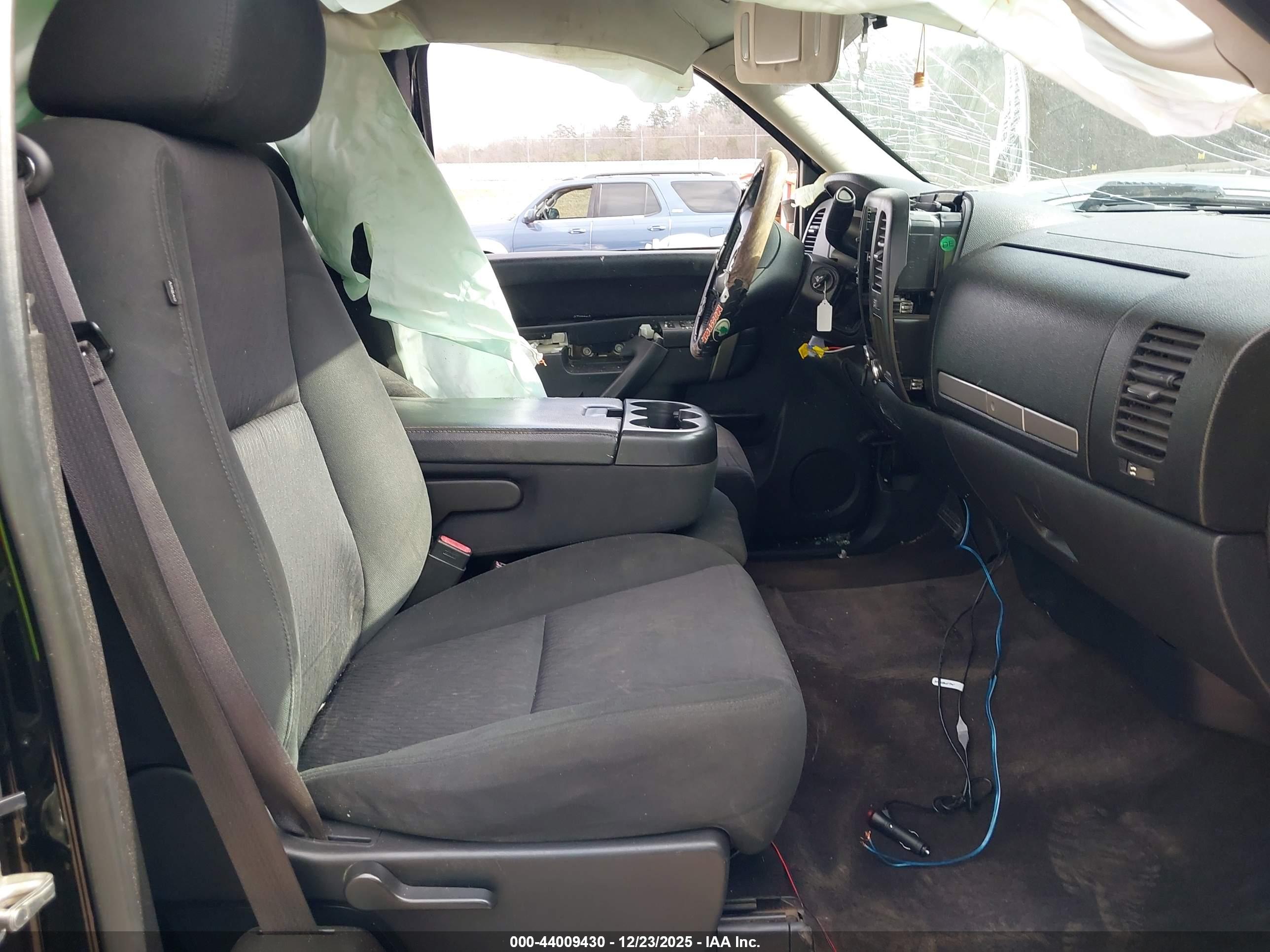 CHEVROLET SILVERADO image 5