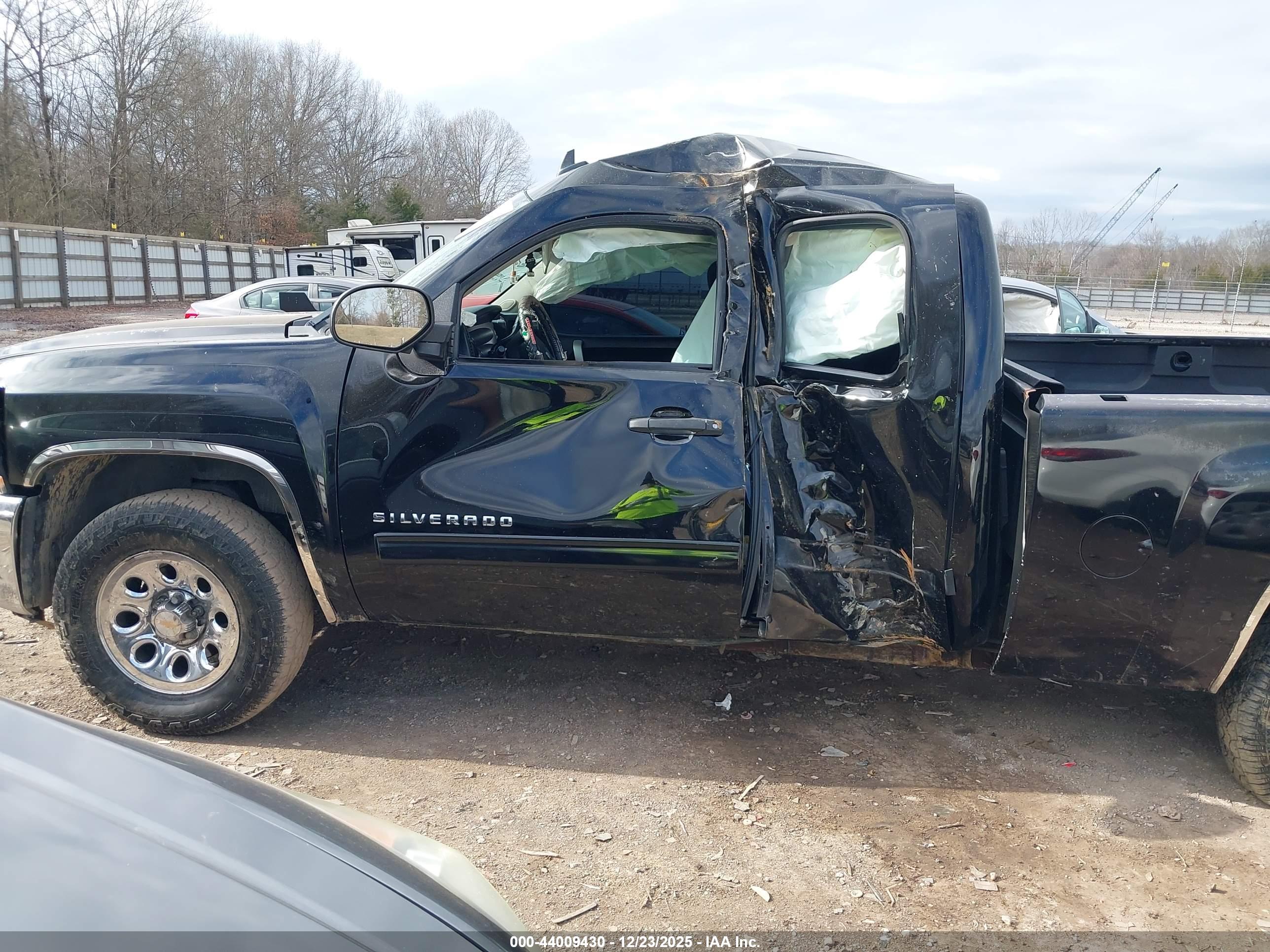 CHEVROLET SILVERADO image 6