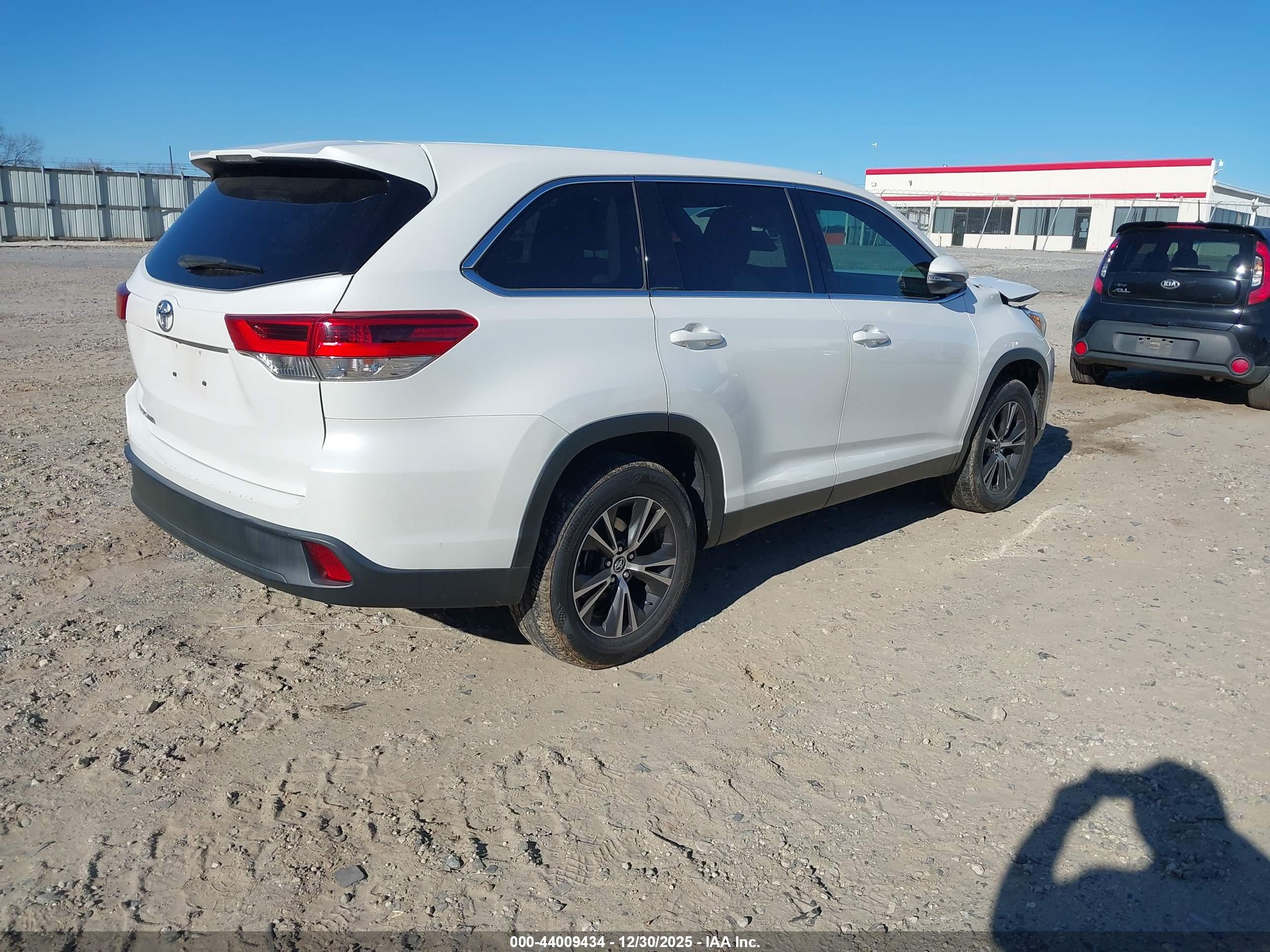TOYOTA HIGHLANDER image 4