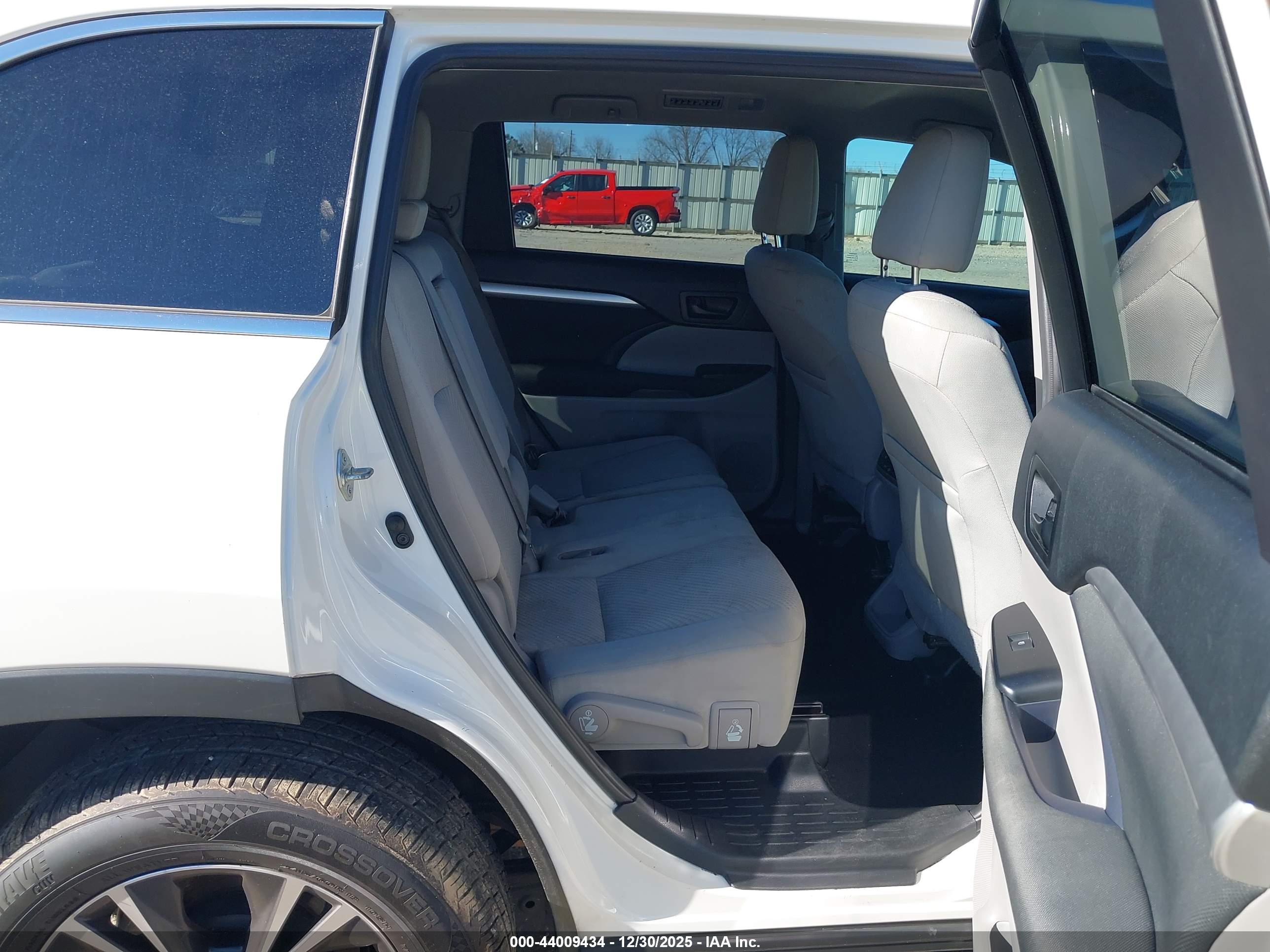 TOYOTA HIGHLANDER image 8
