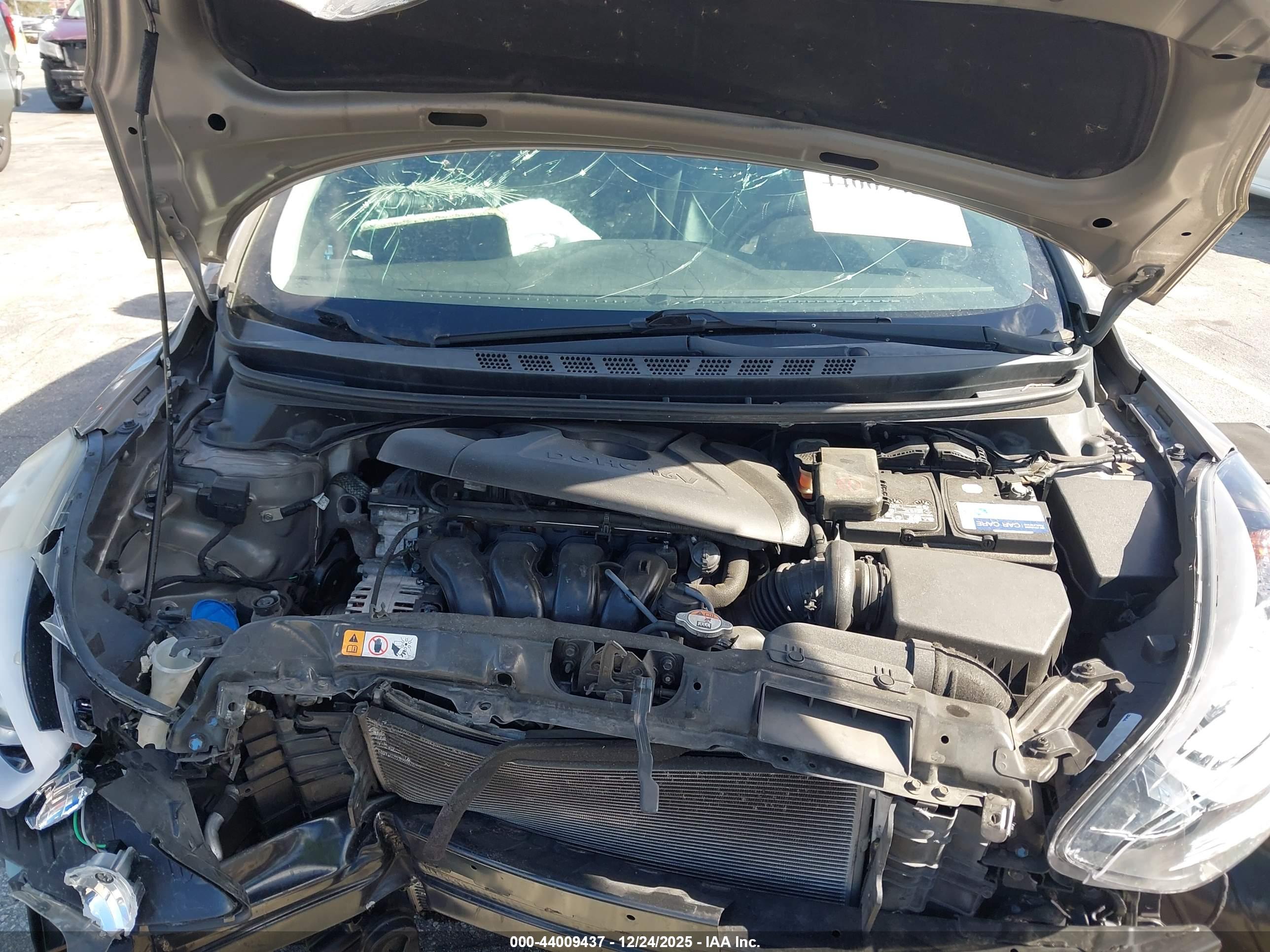 HYUNDAI ELANTRA image 10