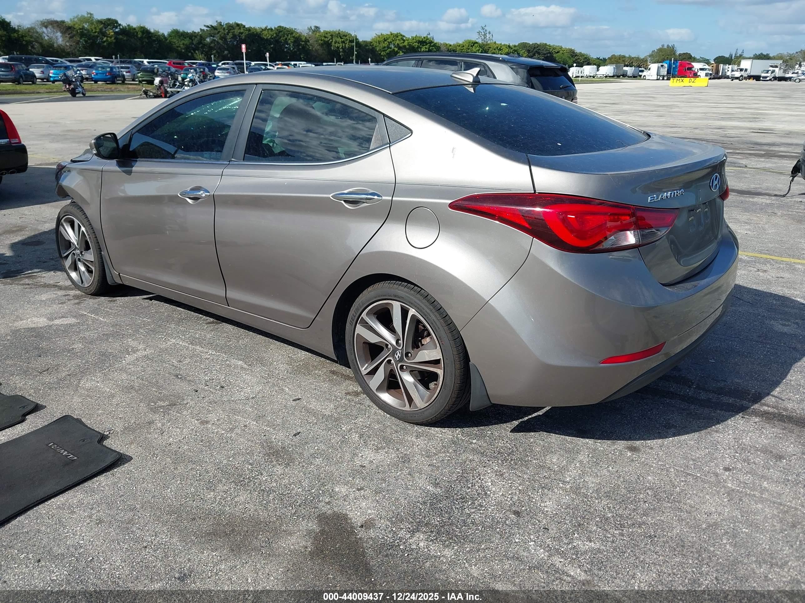 HYUNDAI ELANTRA image 3