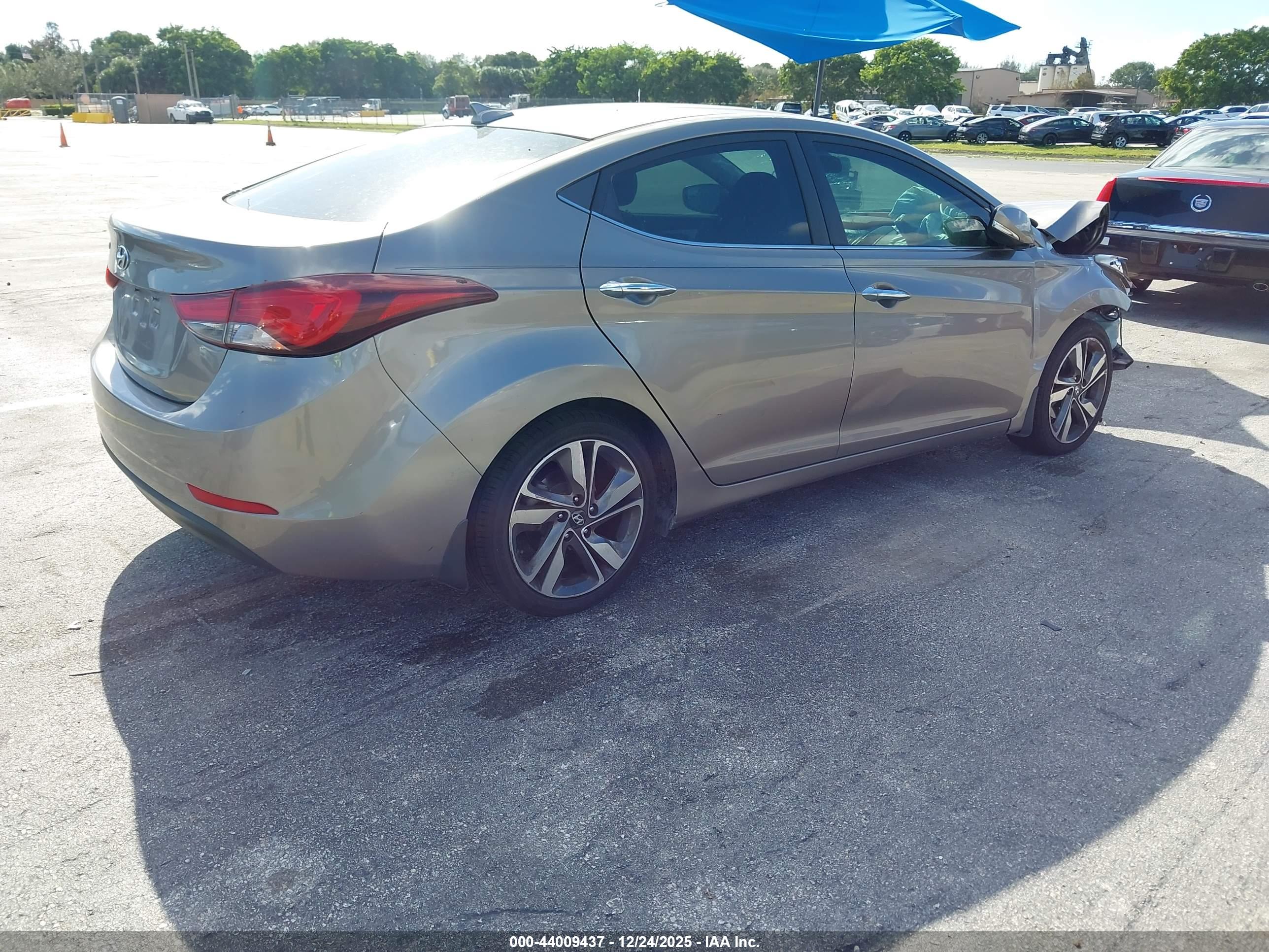 HYUNDAI ELANTRA image 4