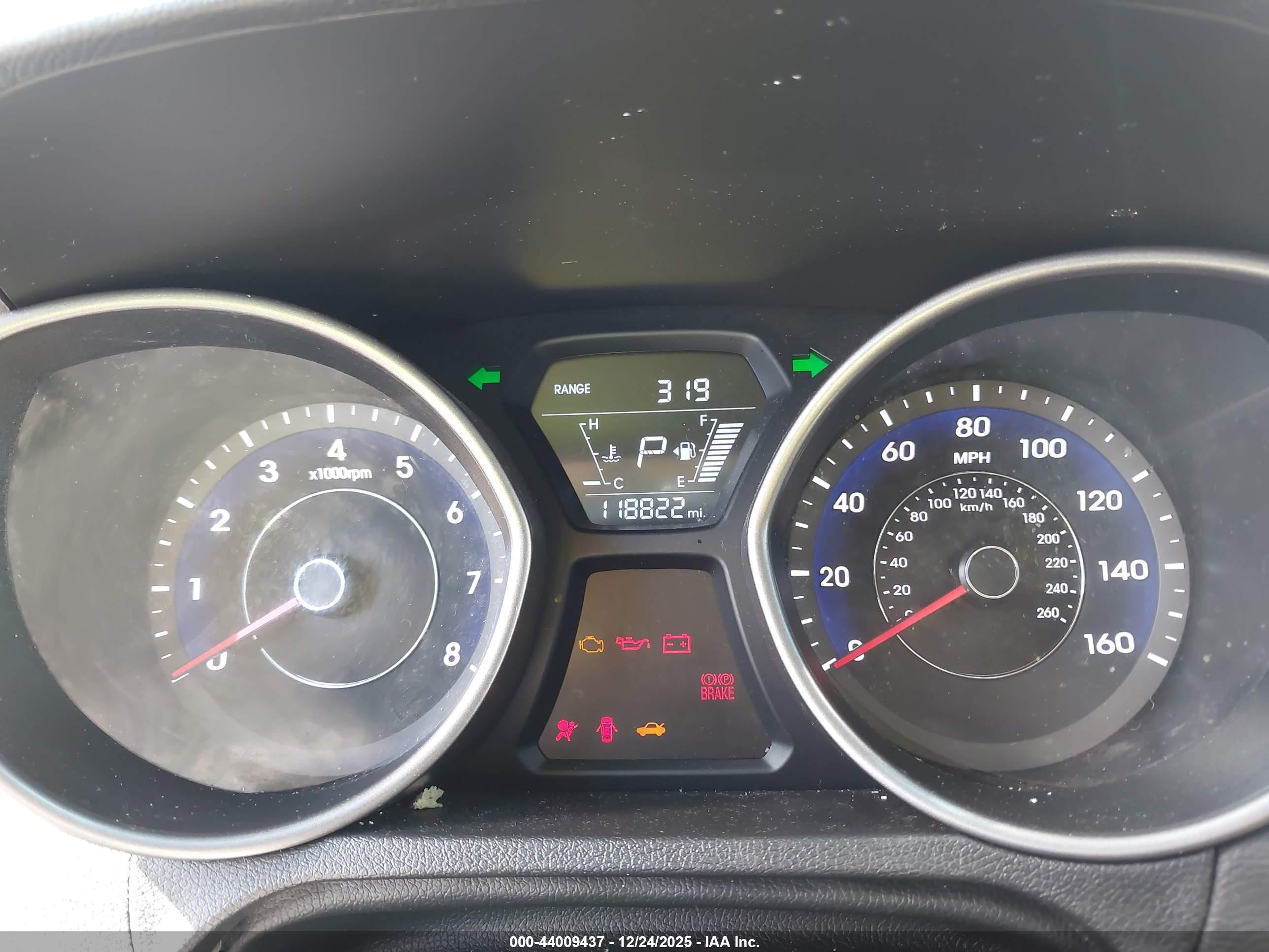 HYUNDAI ELANTRA image 7