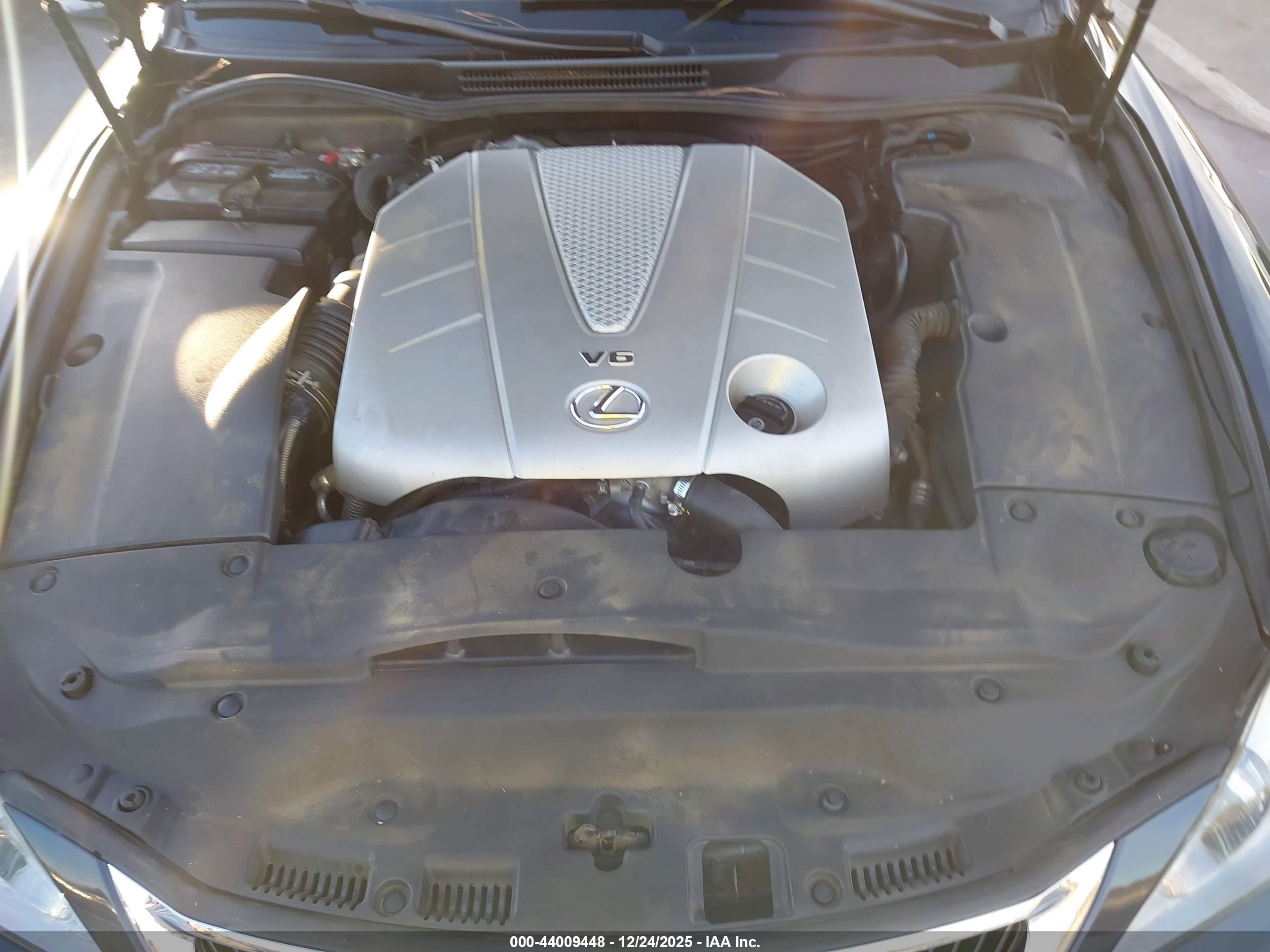 LEXUS IS image 10