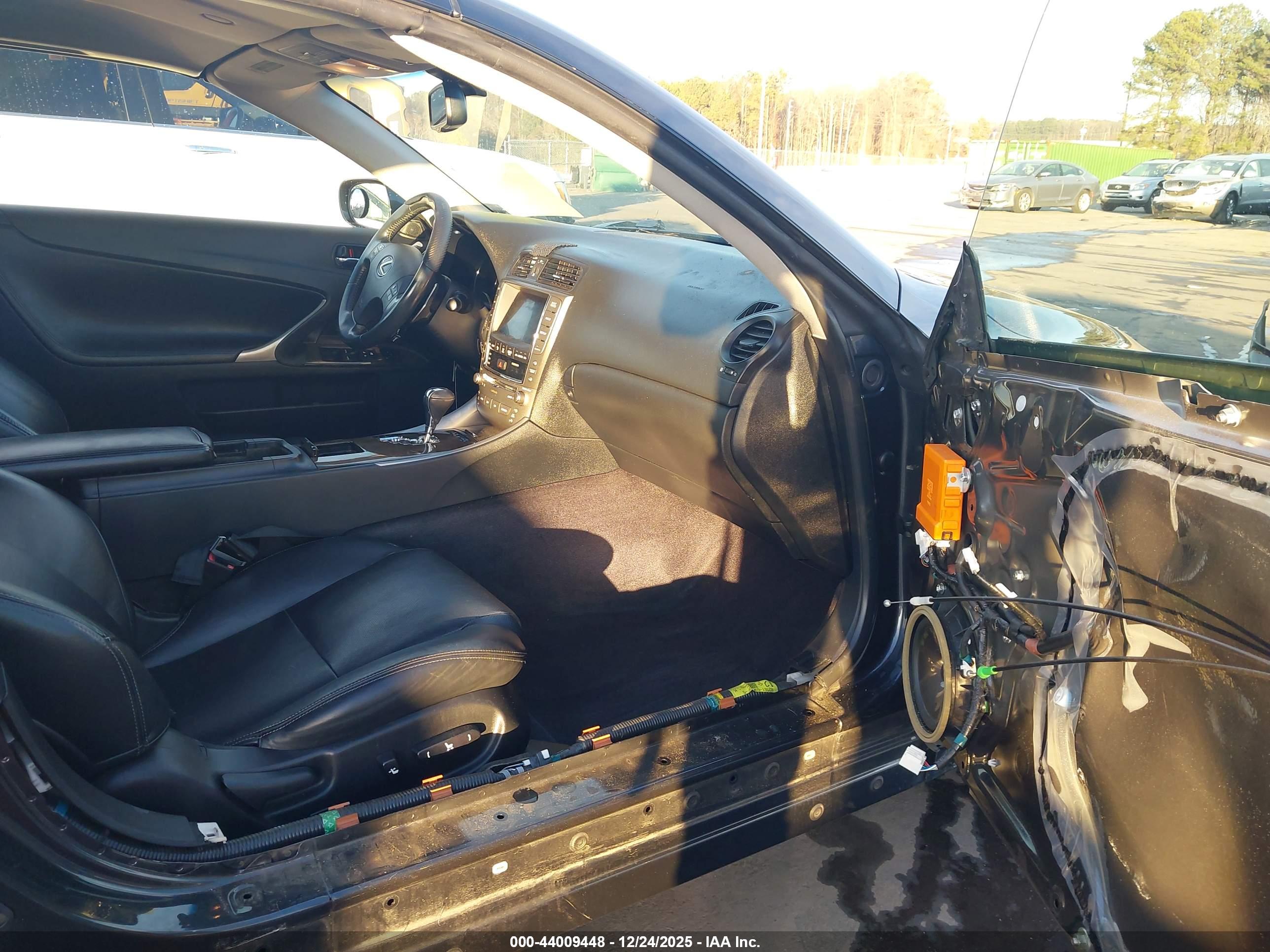 LEXUS IS image 5