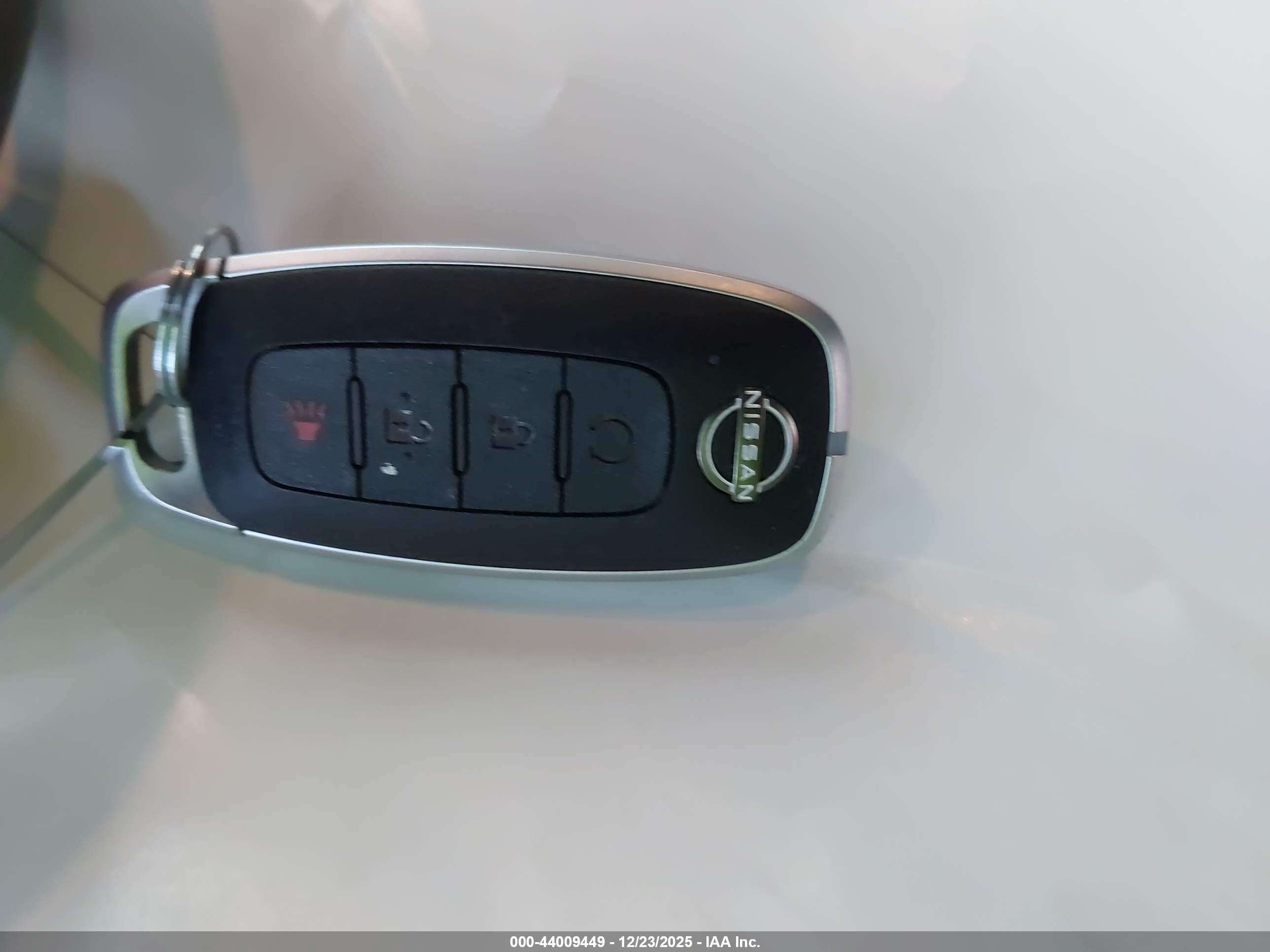 NISSAN ROGUE image 11