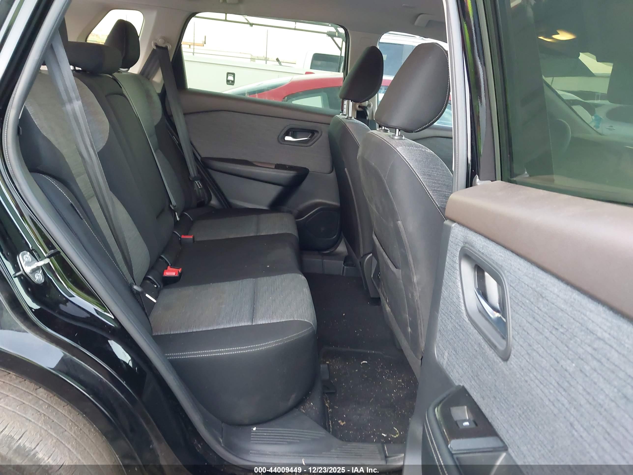 NISSAN ROGUE image 8