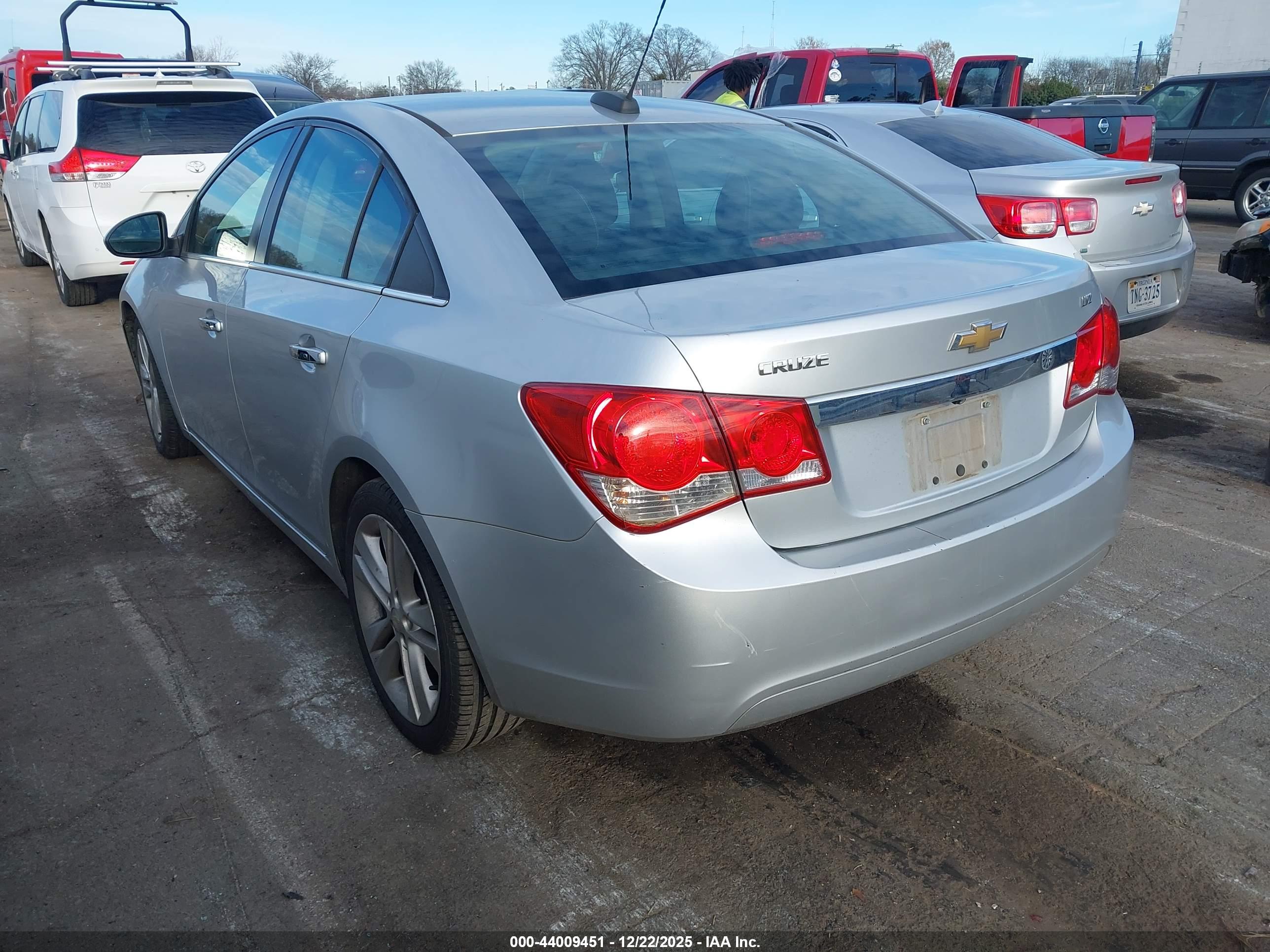 CHEVROLET CRUZE image 3