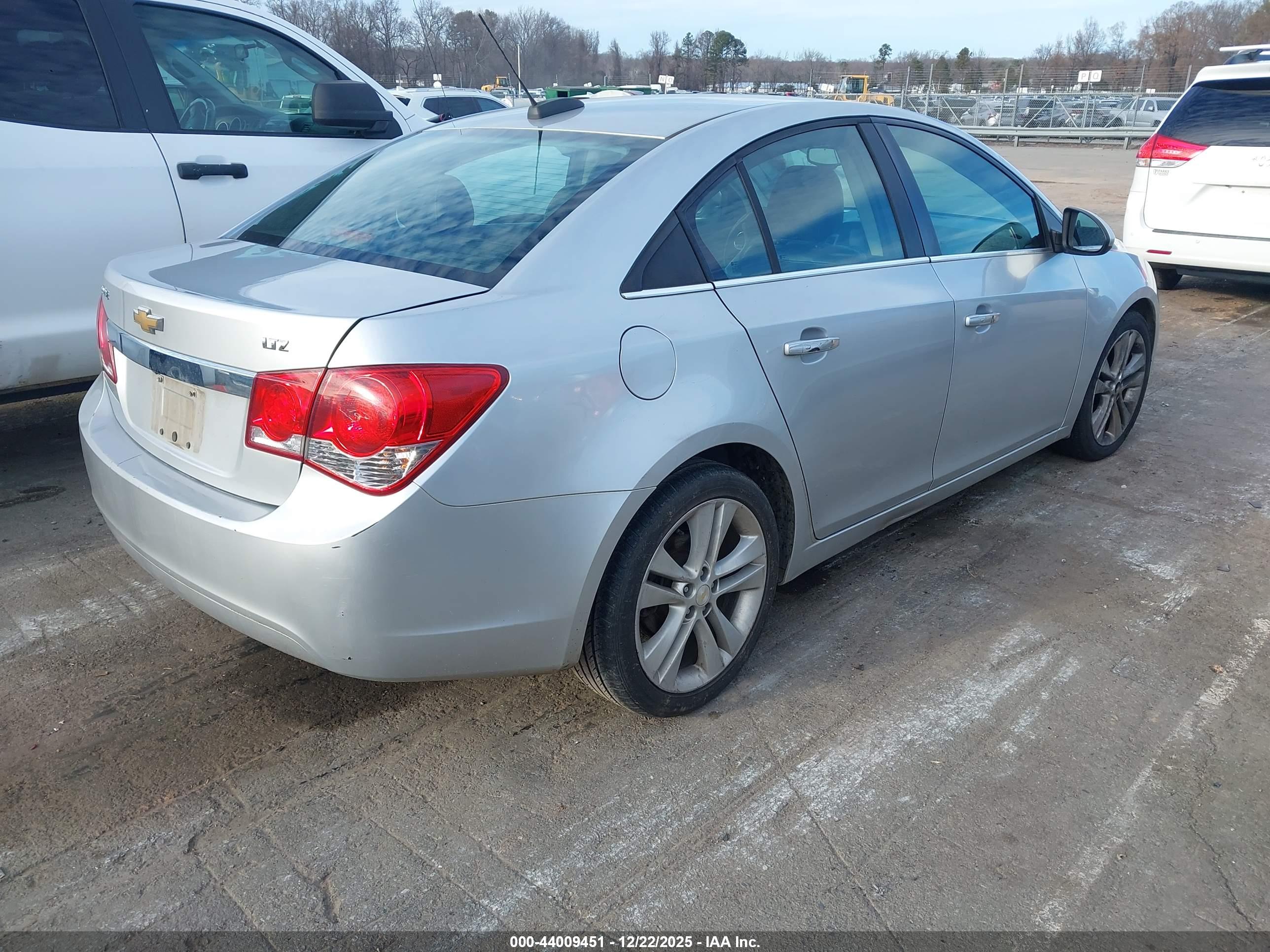 CHEVROLET CRUZE image 4