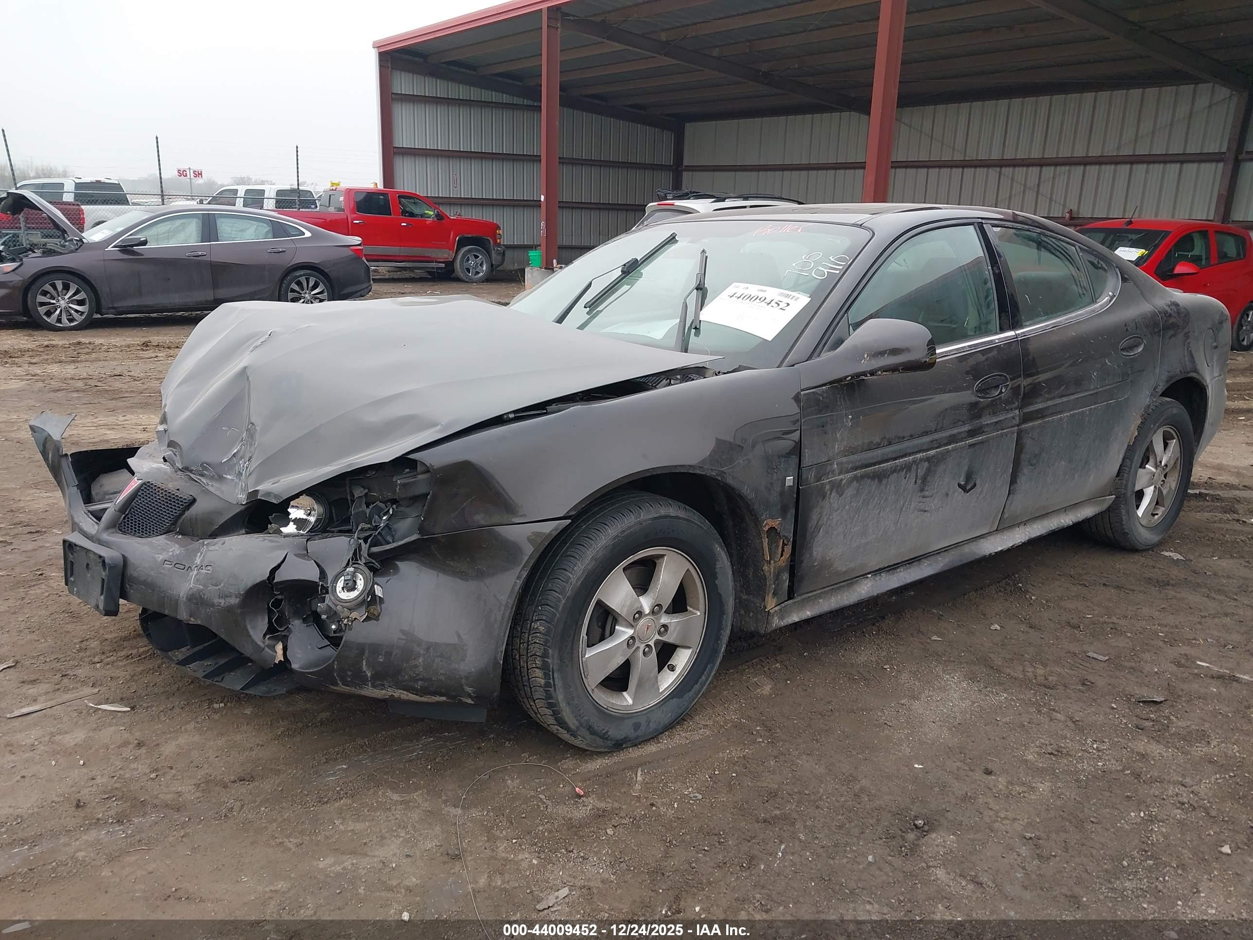 PONTIAC GRAND image 2