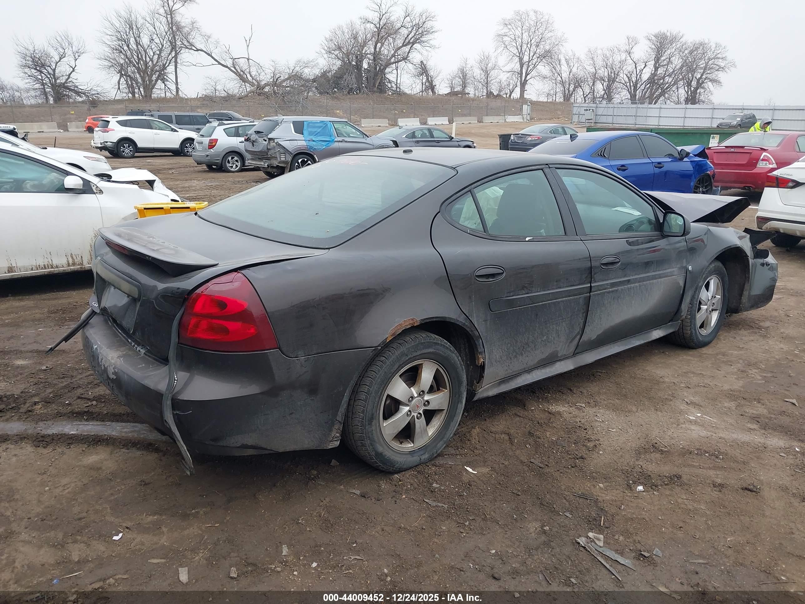 PONTIAC GRAND image 4