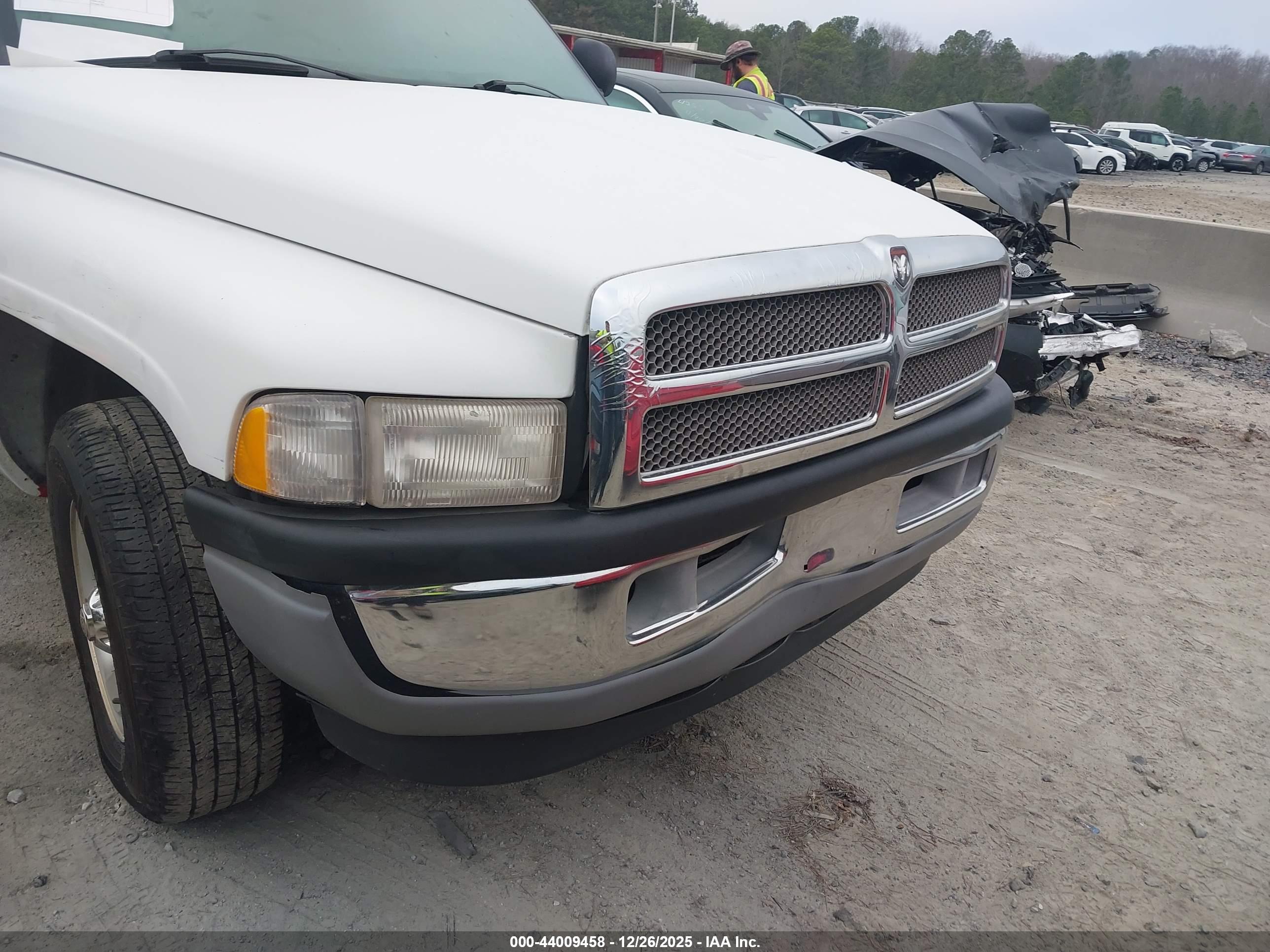 DODGE RAM image 6