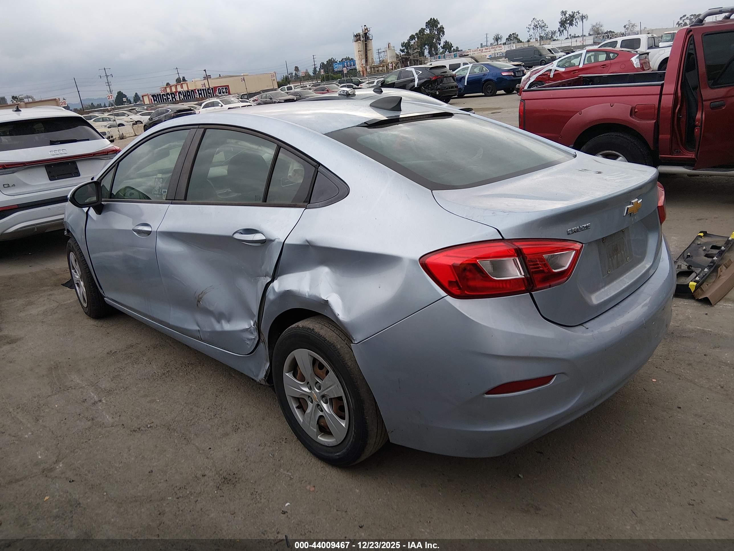 CHEVROLET CRUZE image 3