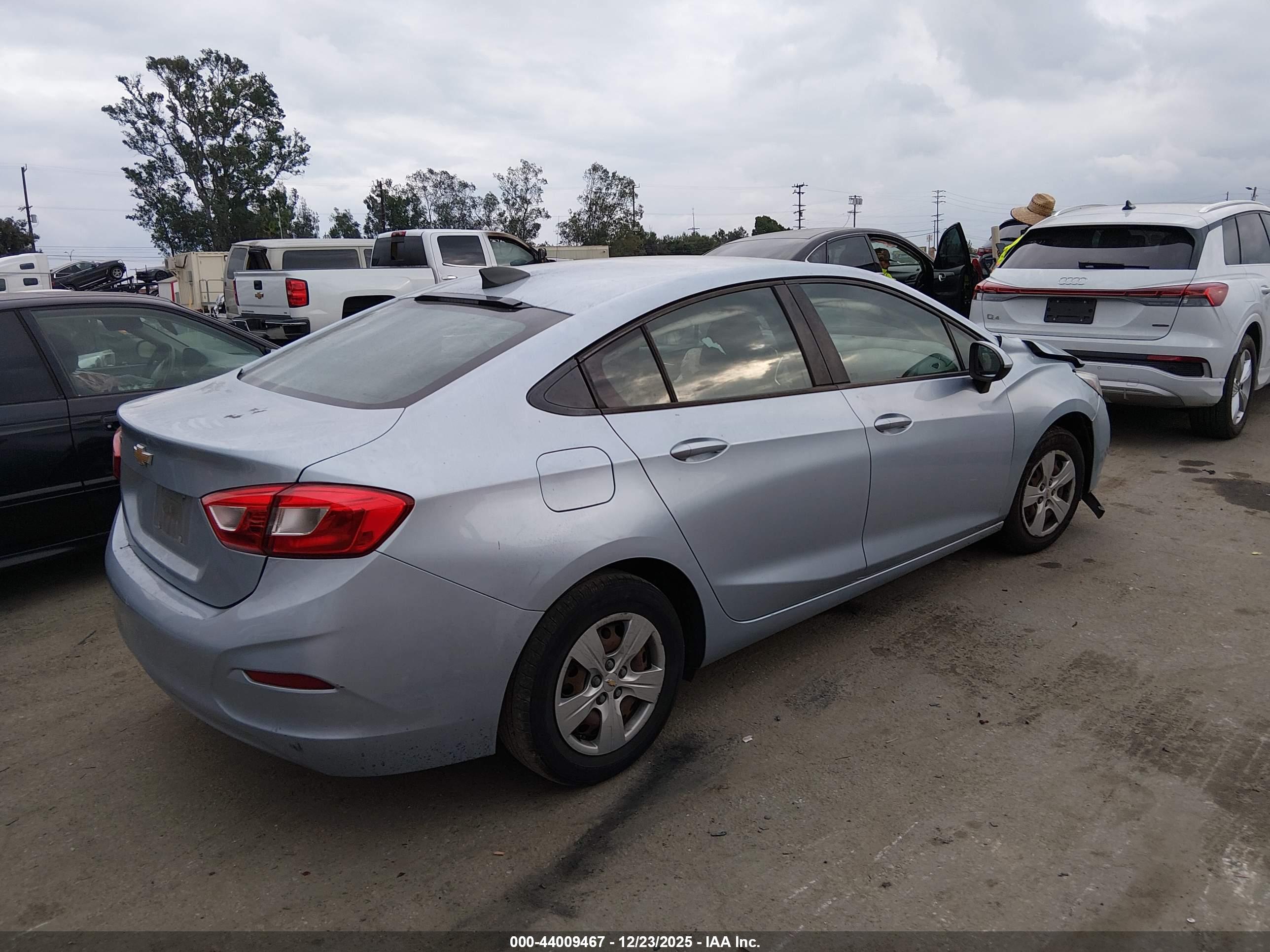 CHEVROLET CRUZE image 4