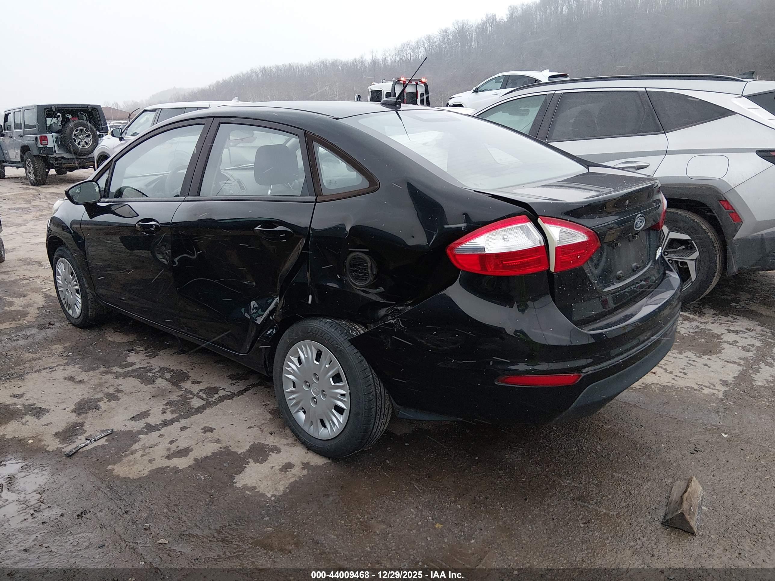 FORD FIESTA image 3