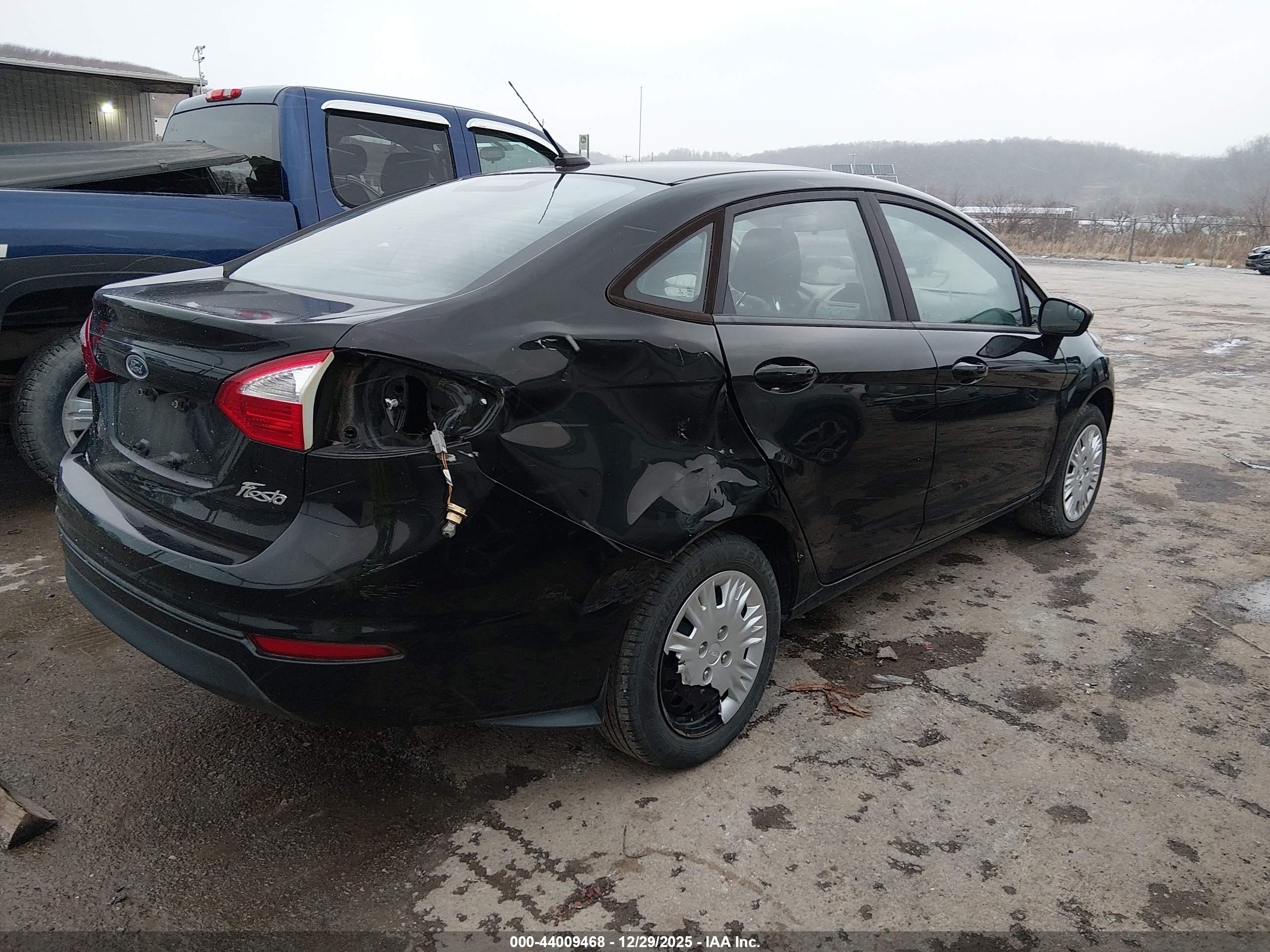 FORD FIESTA image 4