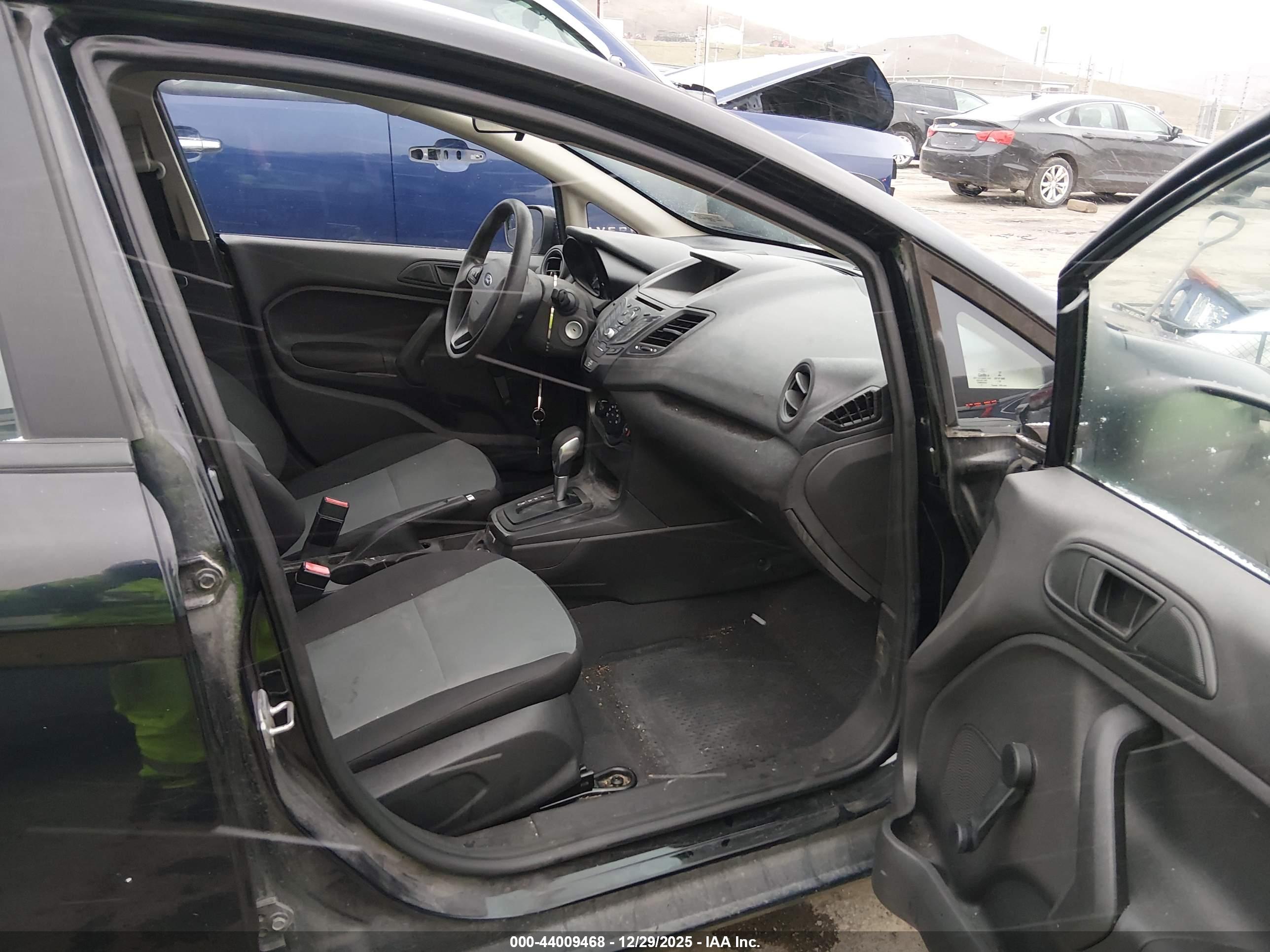 FORD FIESTA image 5