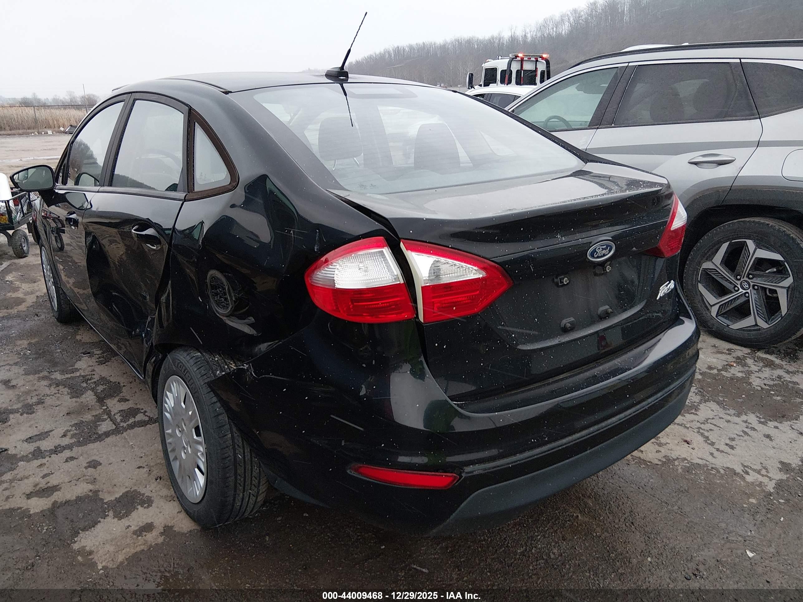 FORD FIESTA image 6