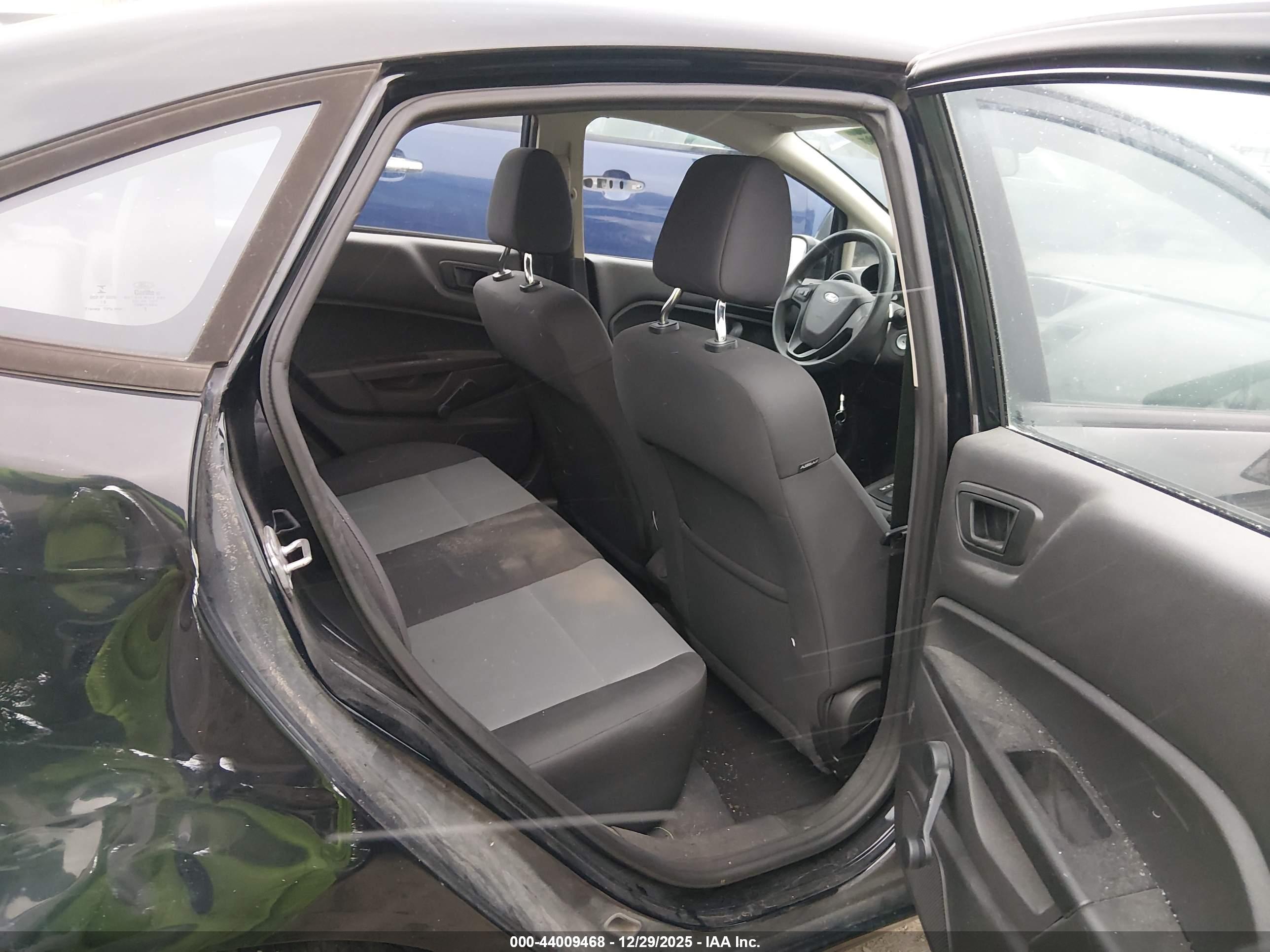 FORD FIESTA image 8