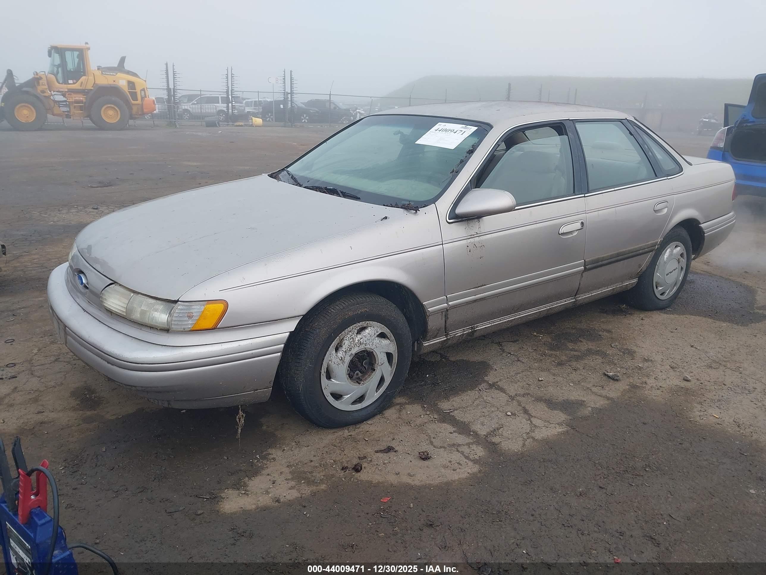 FORD TAURUS image 2
