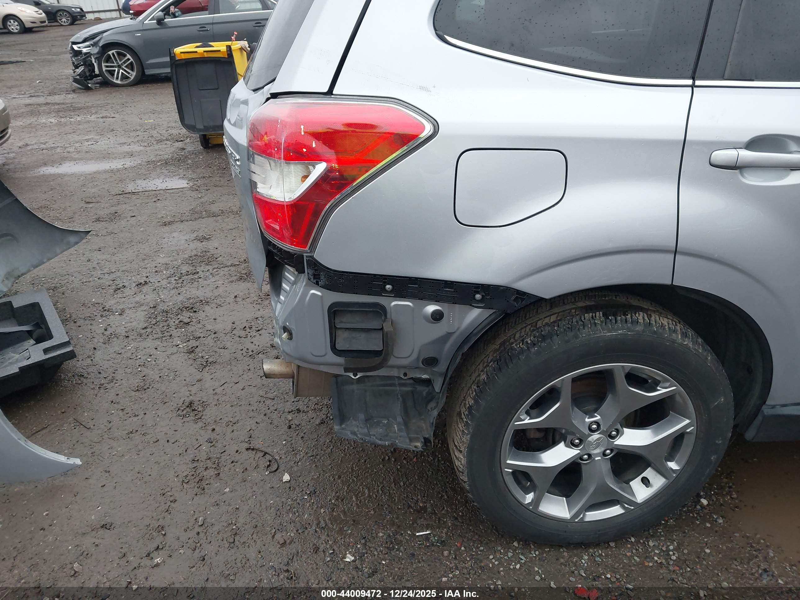 SUBARU FORESTER image 6