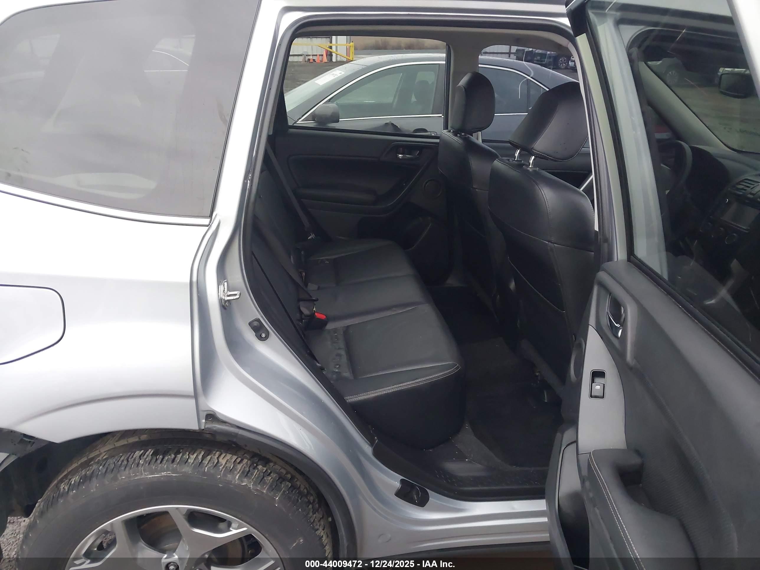 SUBARU FORESTER image 8