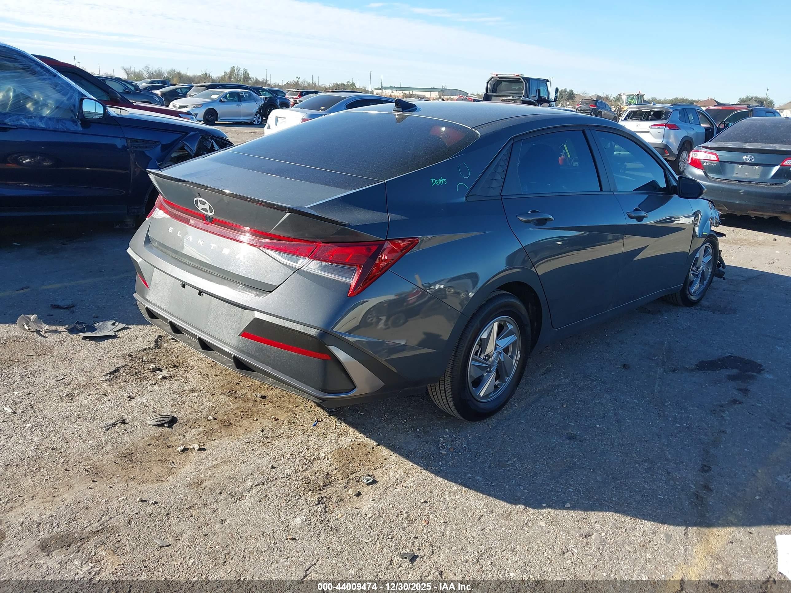 HYUNDAI ELANTRA image 4