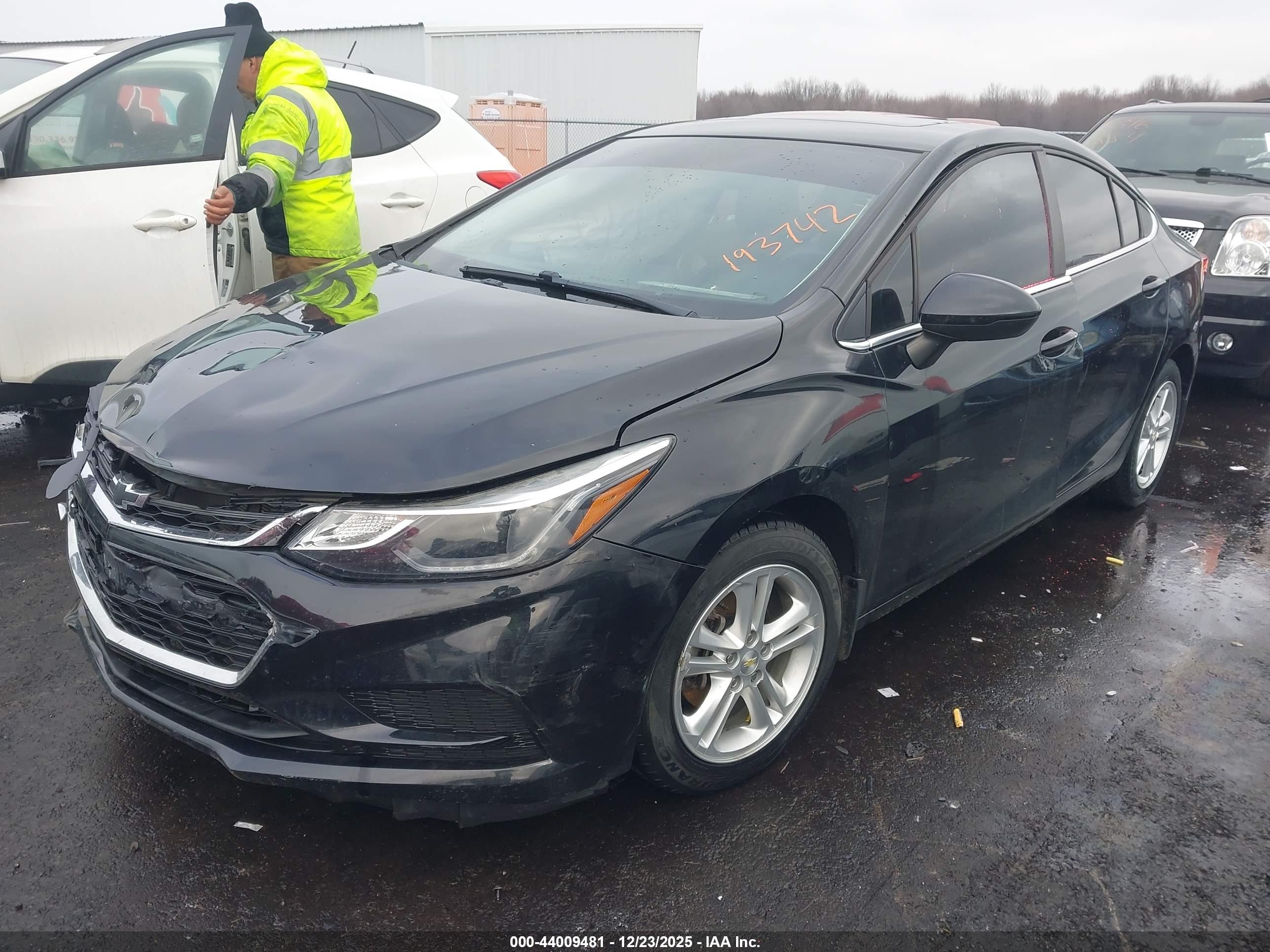 CHEVROLET CRUZE image 2