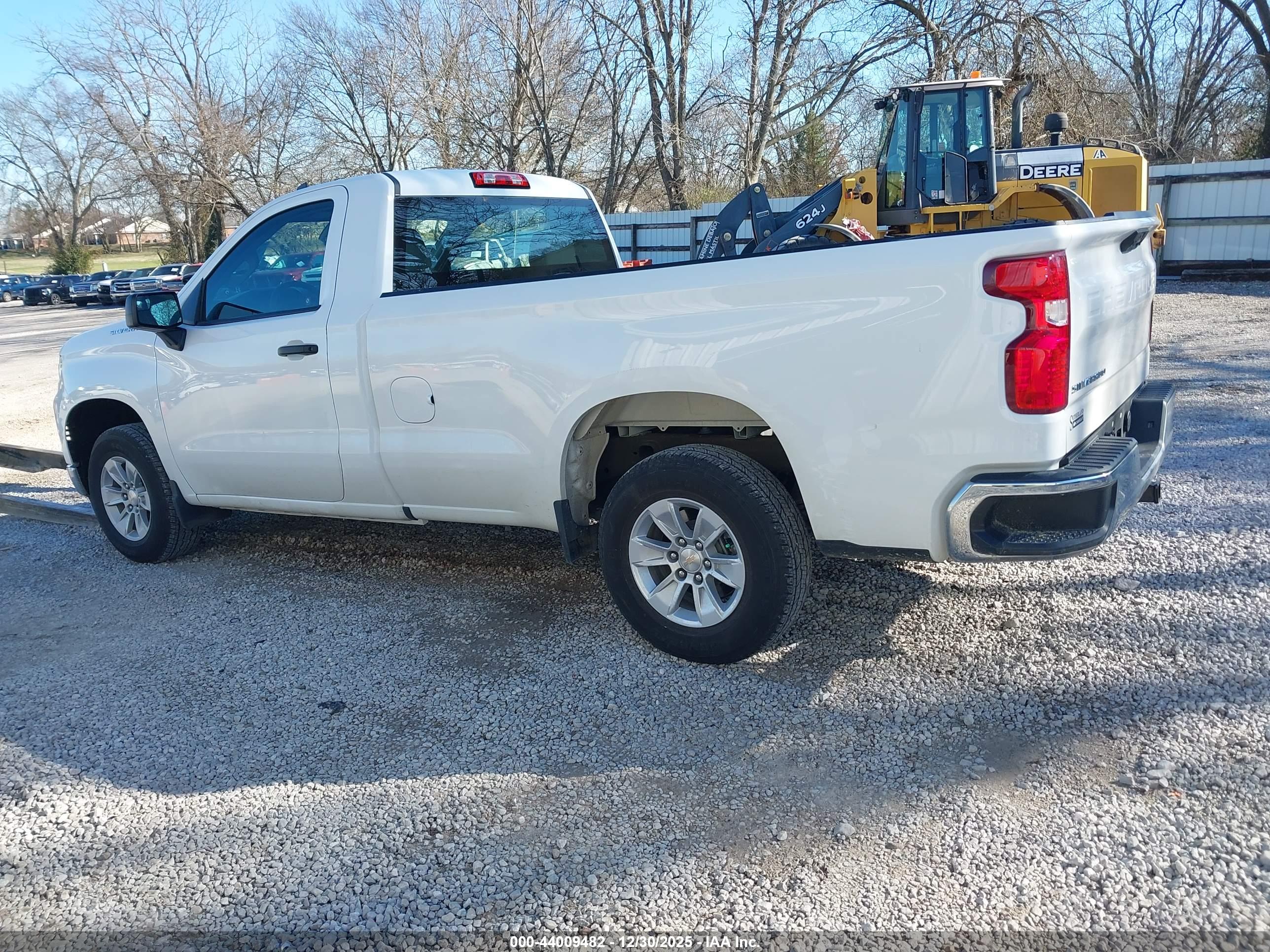 CHEVROLET SILVERADO image 3