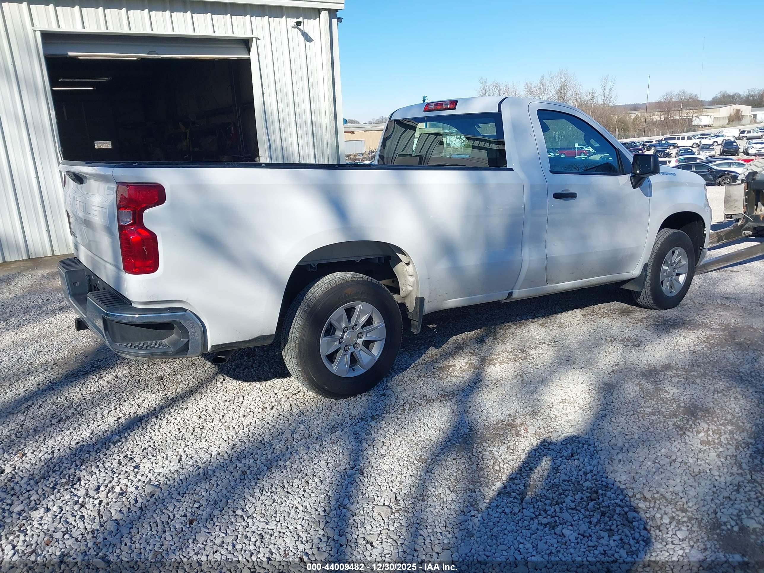 CHEVROLET SILVERADO image 4