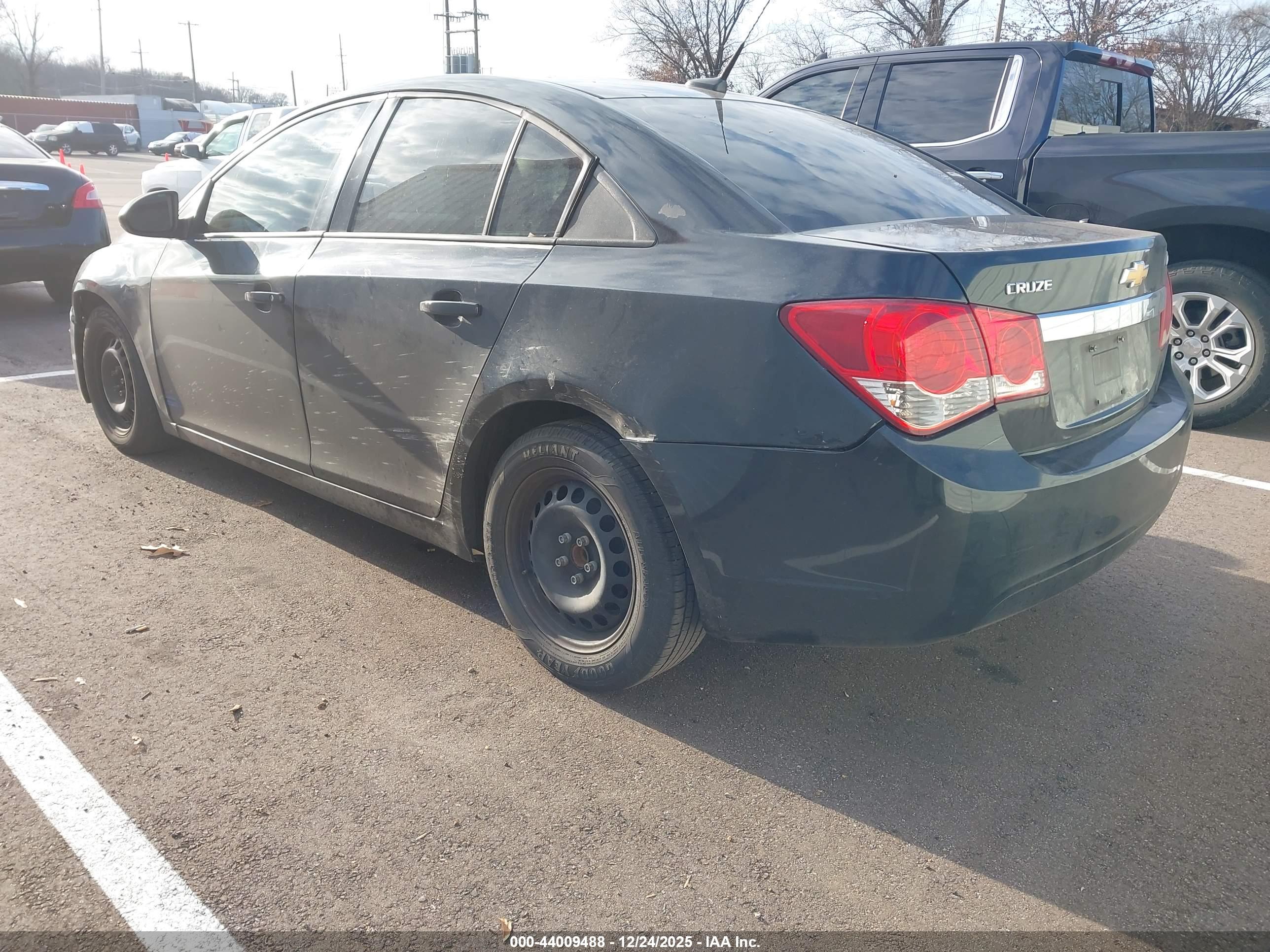 CHEVROLET CRUZE image 3
