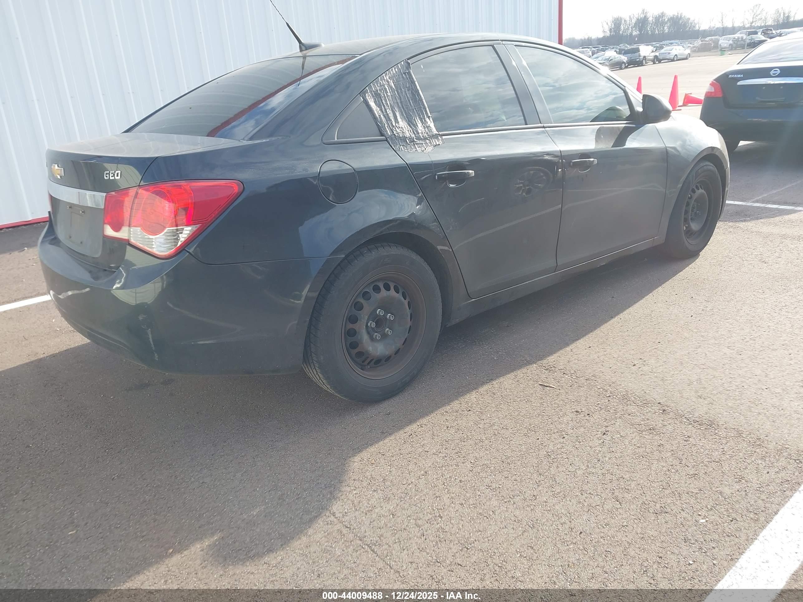 CHEVROLET CRUZE image 4