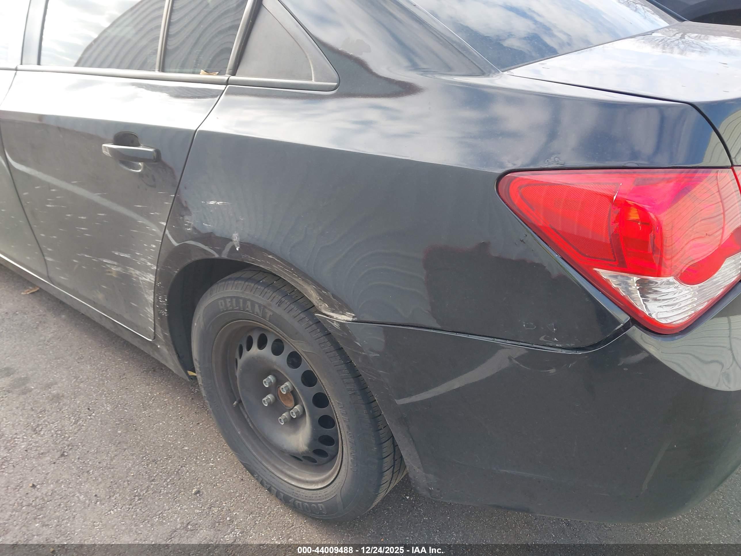 CHEVROLET CRUZE image 6
