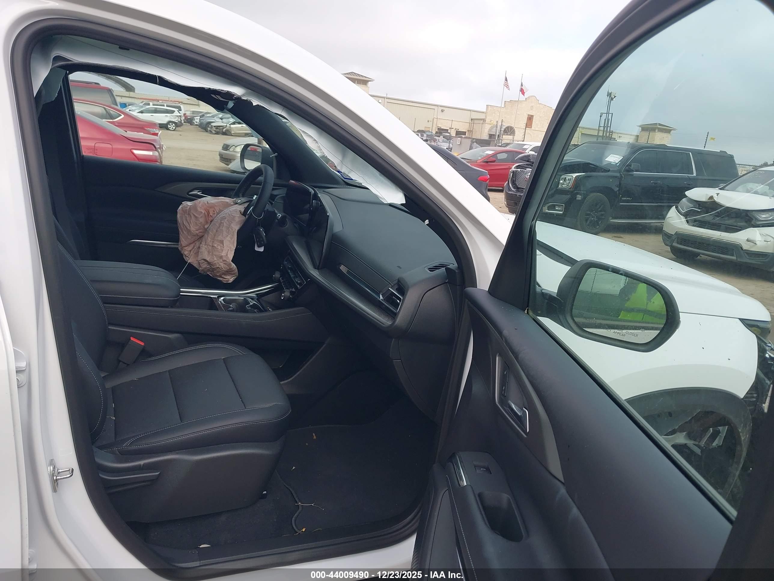 CHEVROLET TRAVERSE image 5