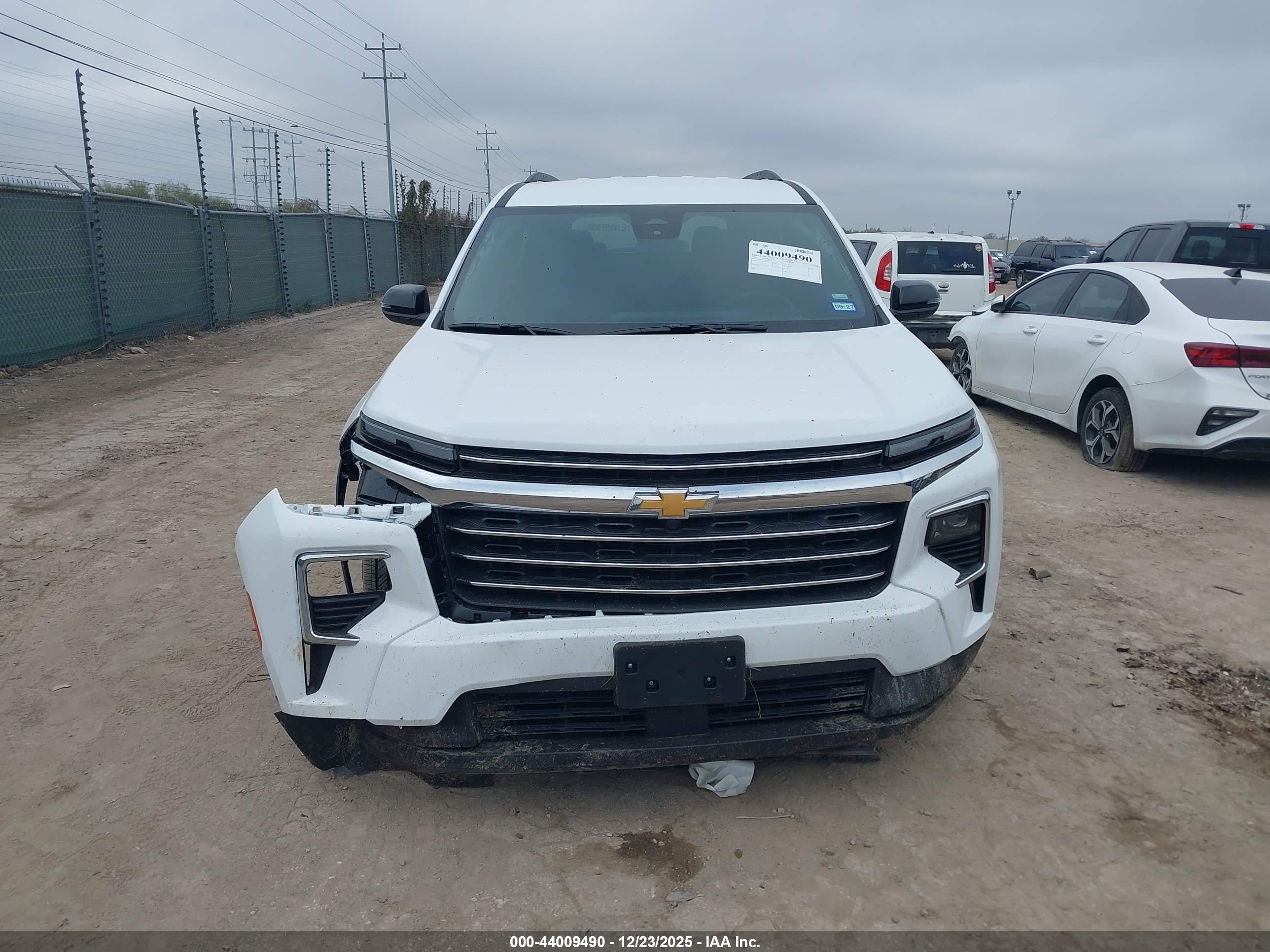 CHEVROLET TRAVERSE image 6