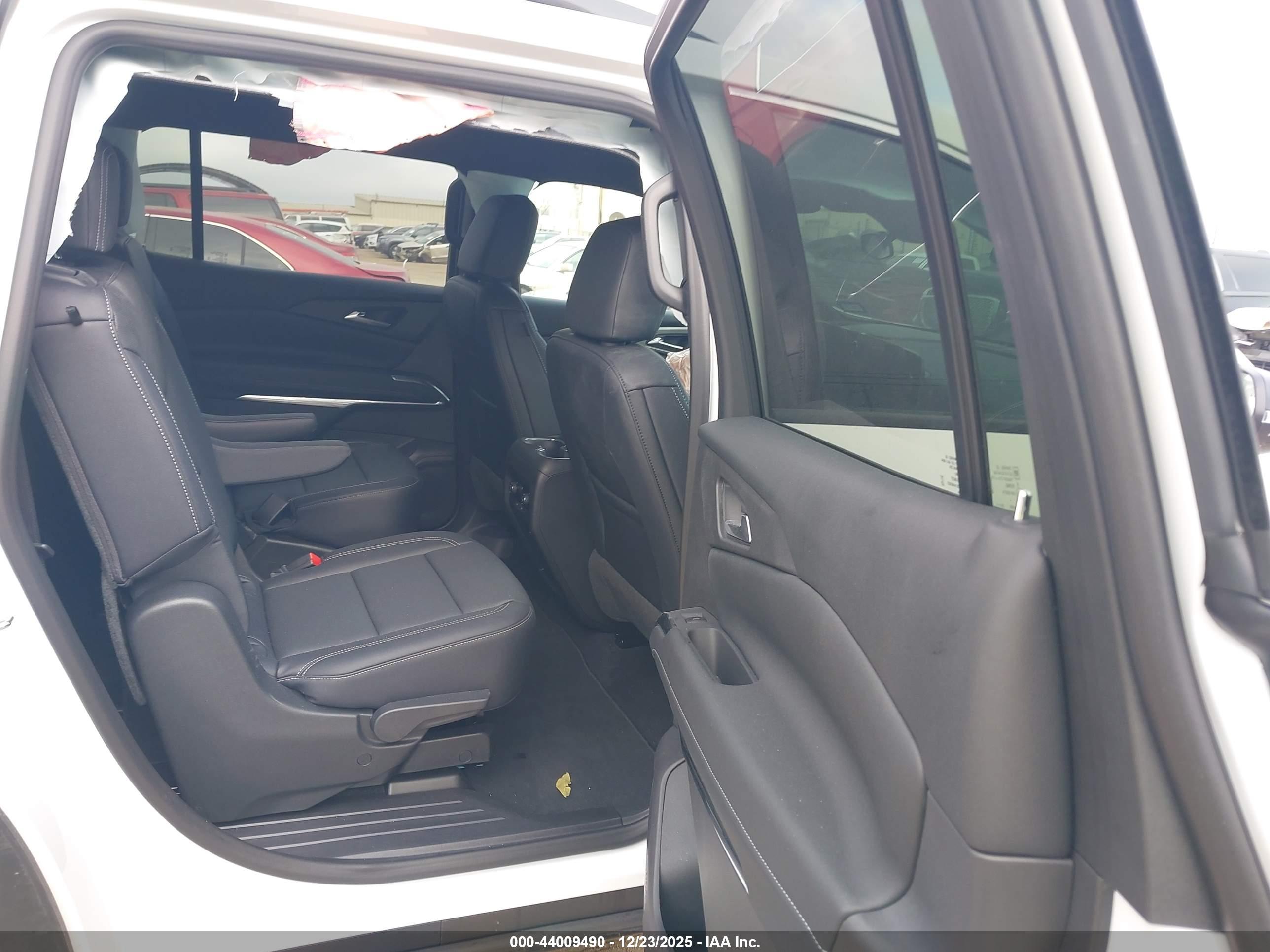 CHEVROLET TRAVERSE image 8