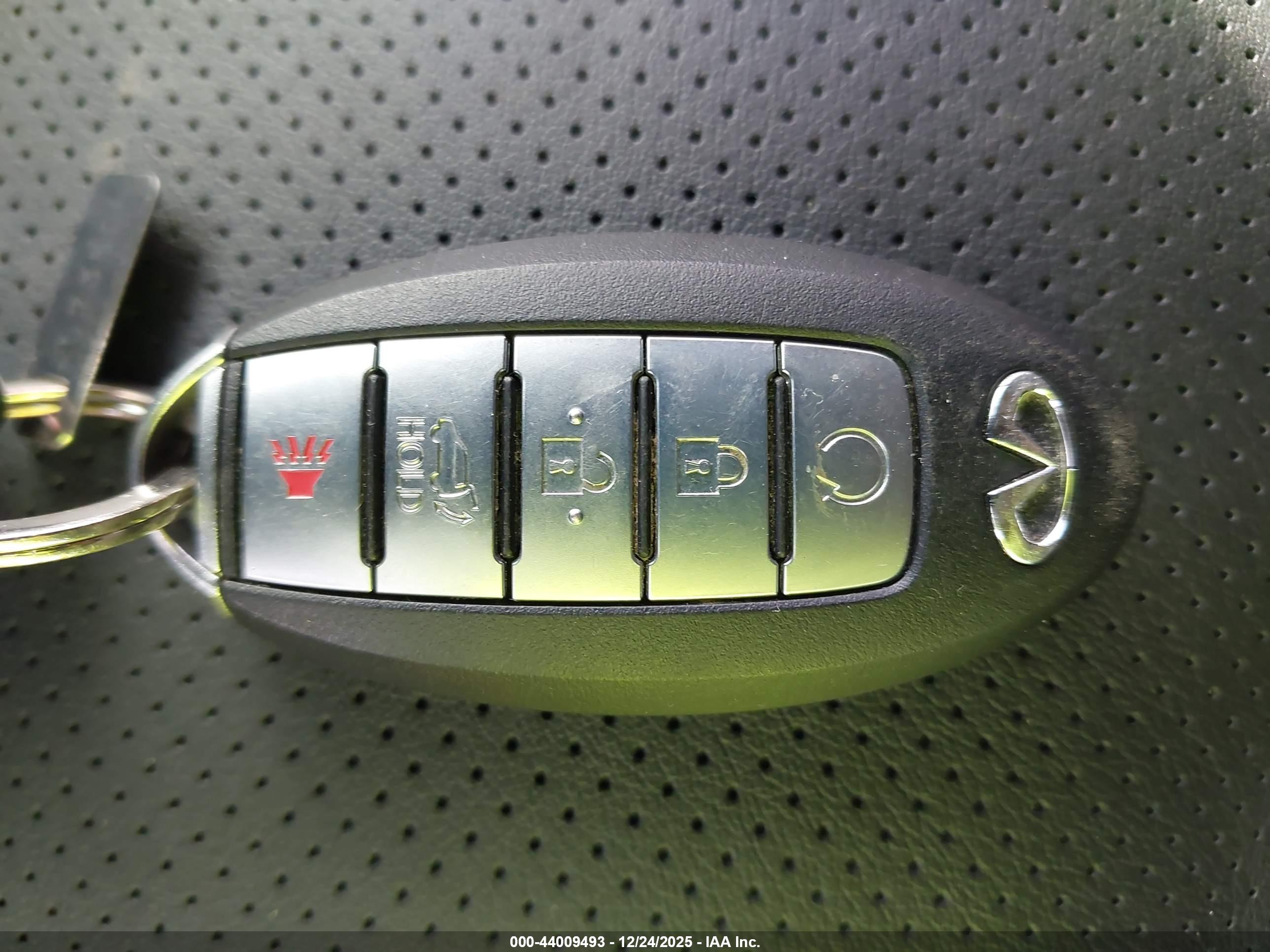 INFINITI QX80 image 11
