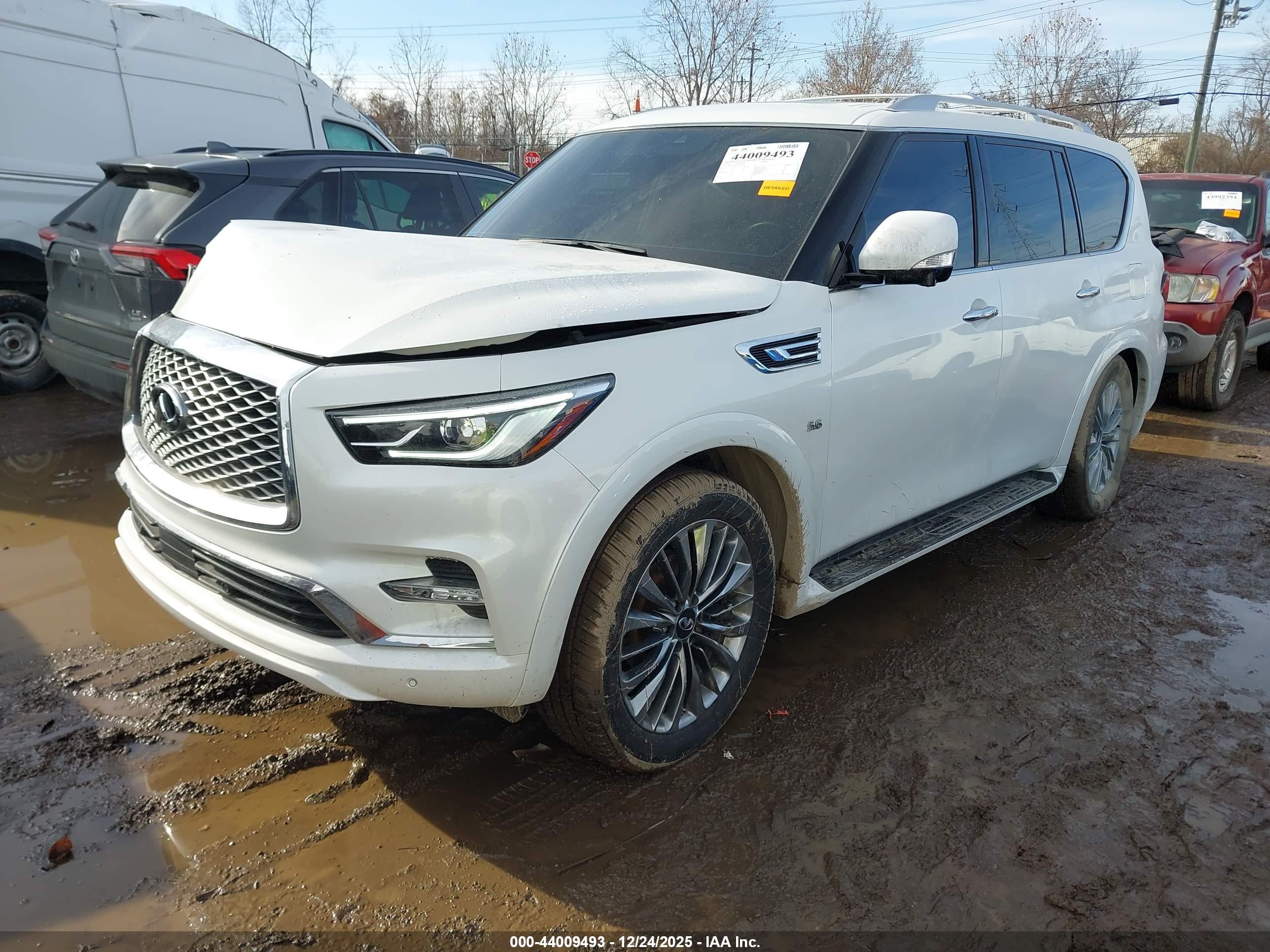 INFINITI QX80 image 2