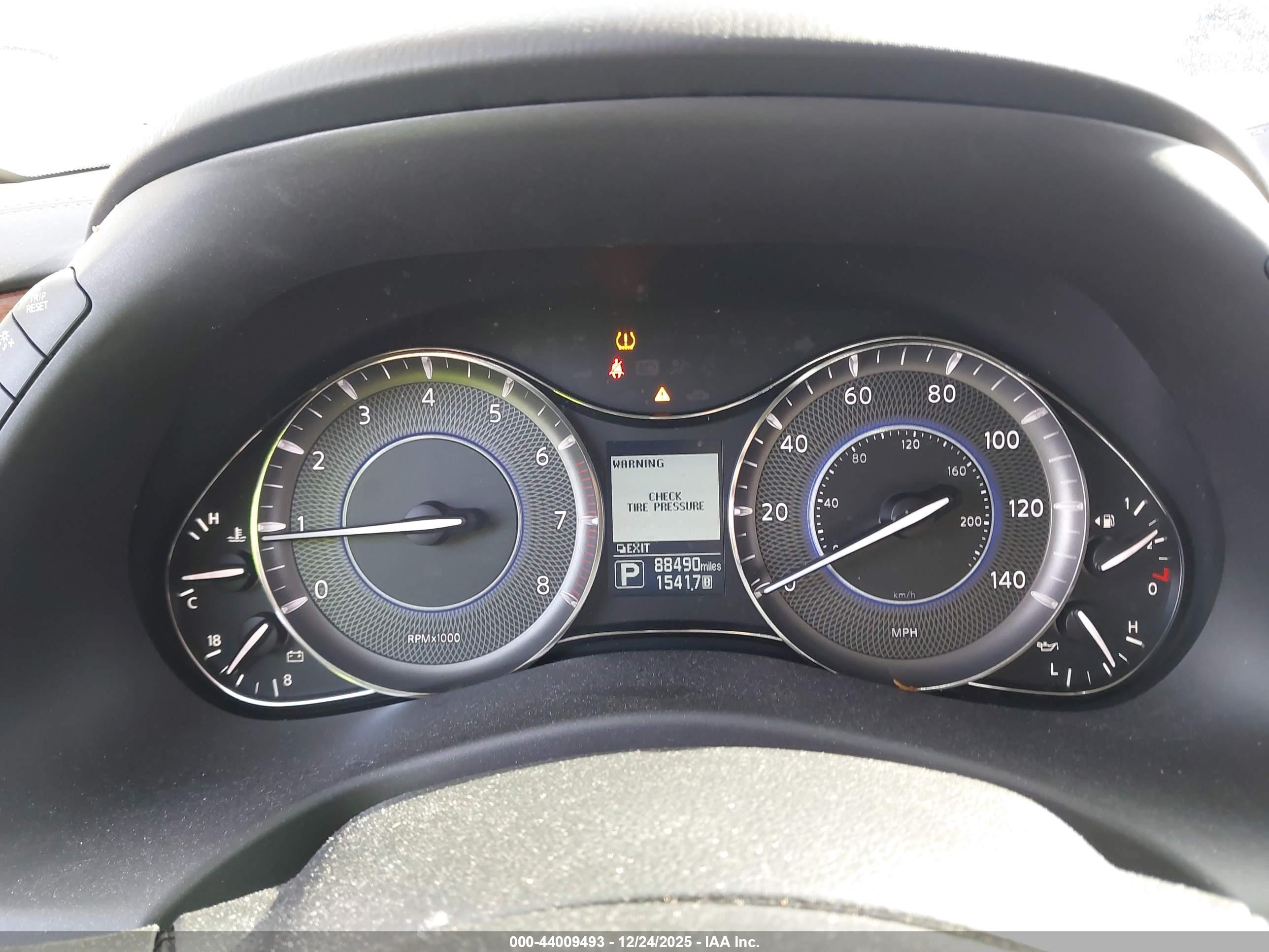 INFINITI QX80 image 7