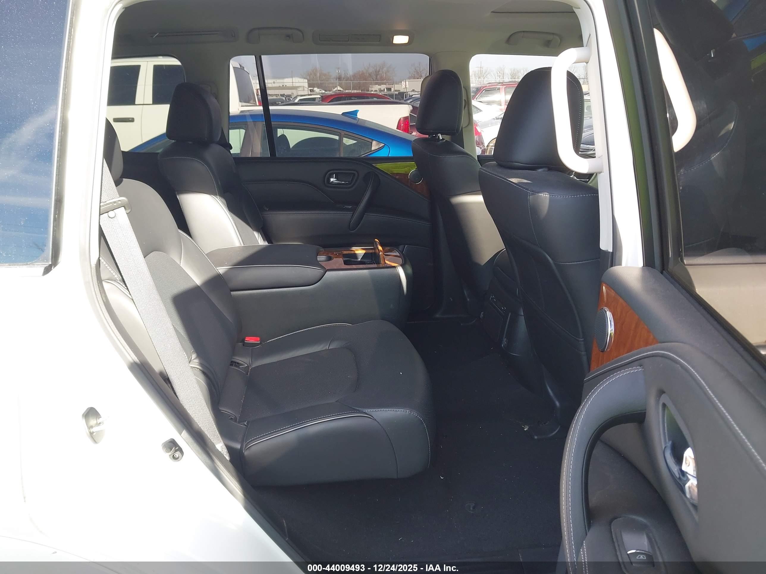 INFINITI QX80 image 8
