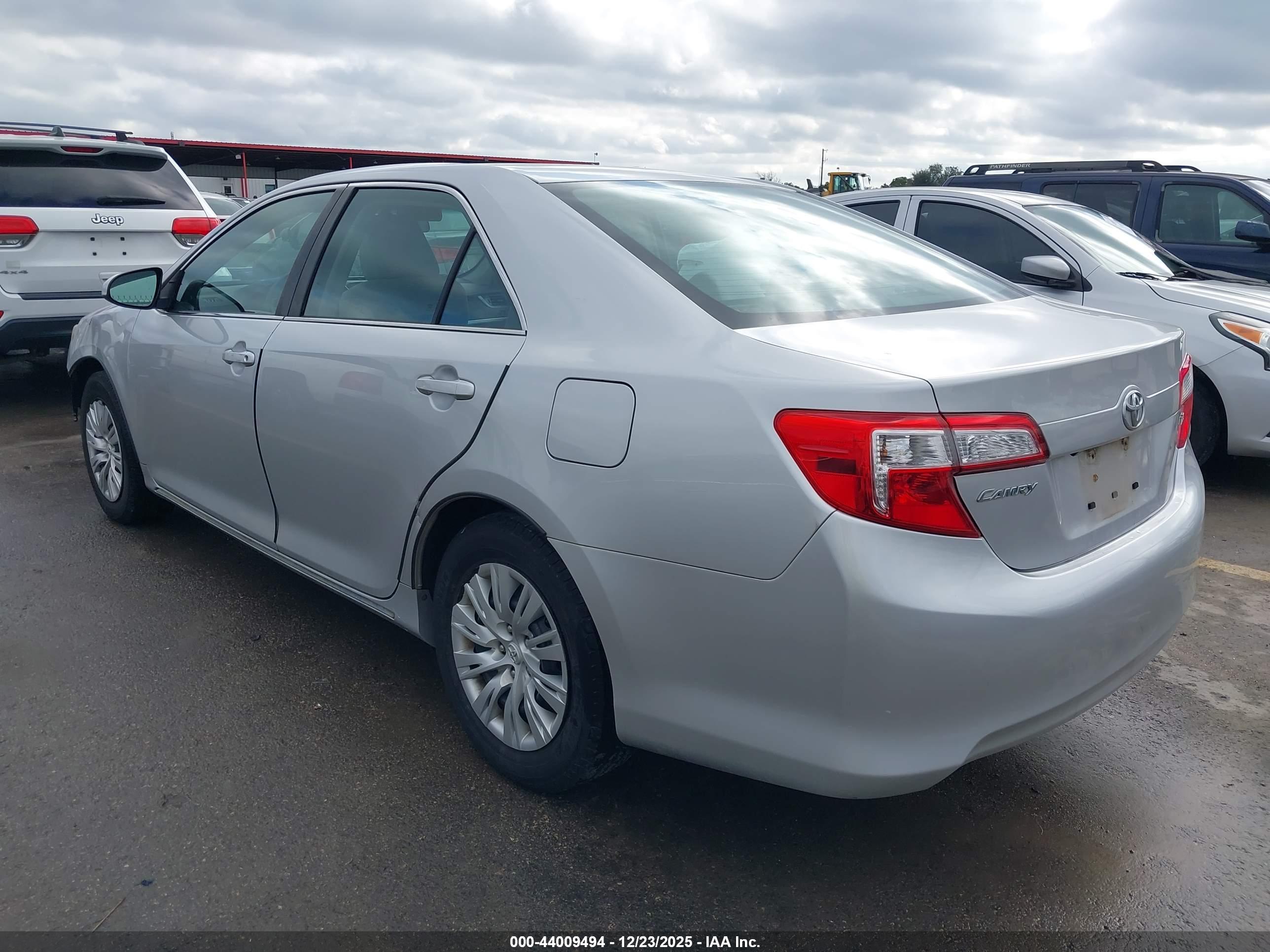 TOYOTA CAMRY image 3