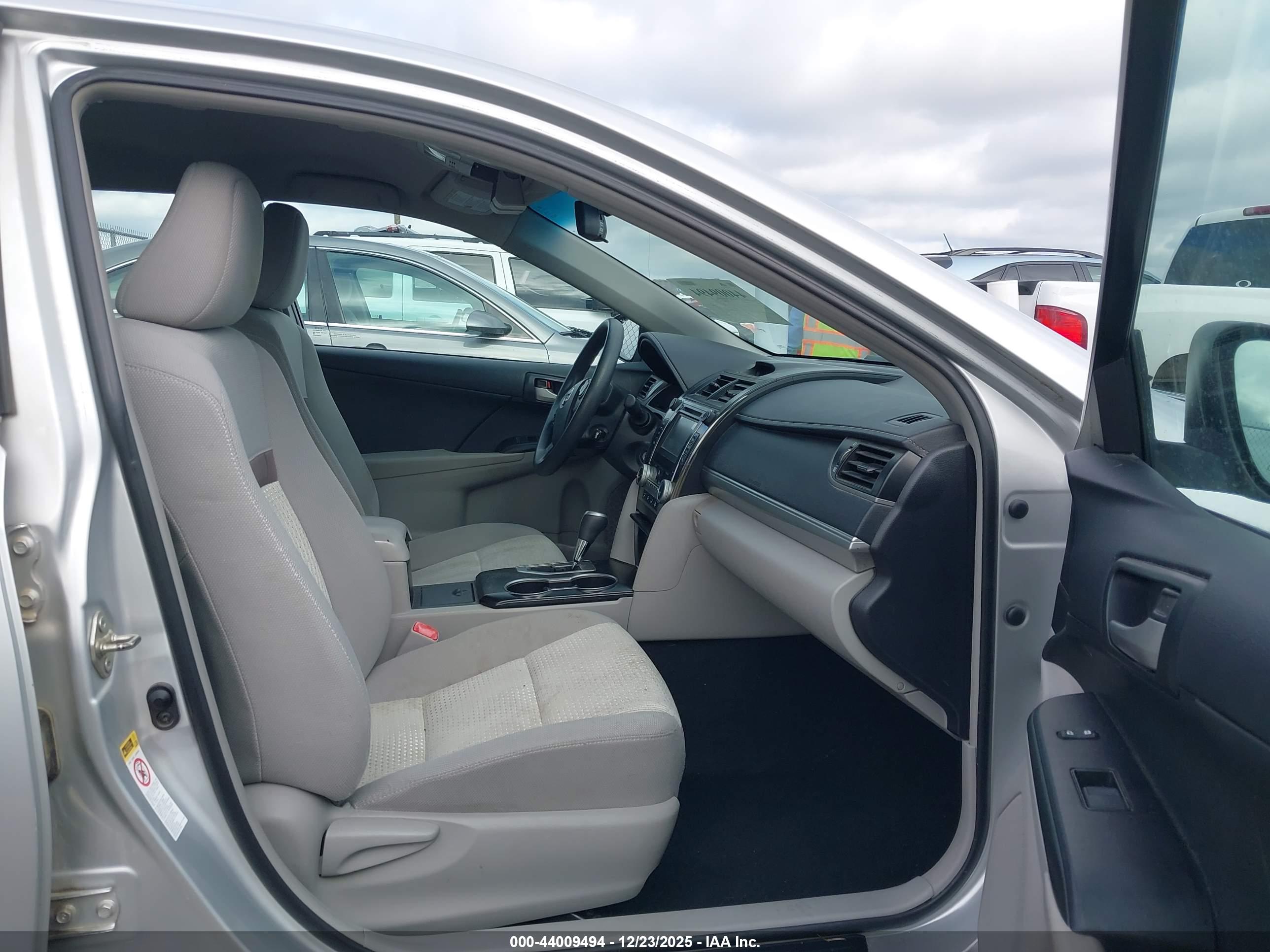 TOYOTA CAMRY image 5