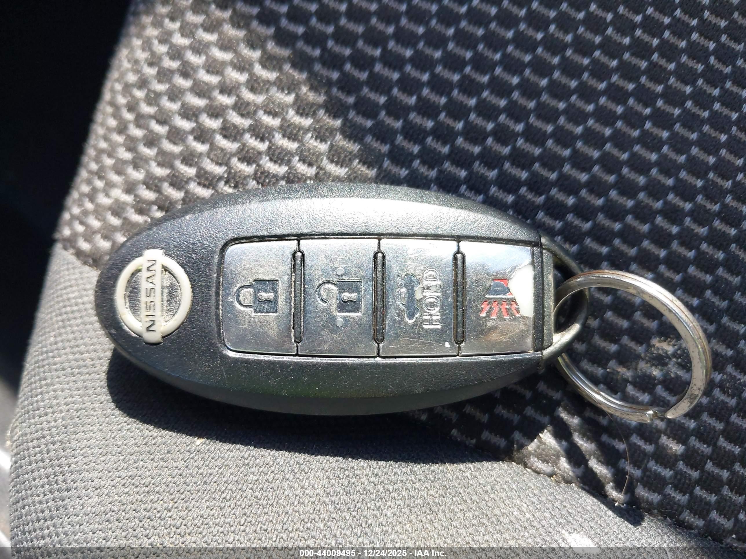 NISSAN VERSA image 11